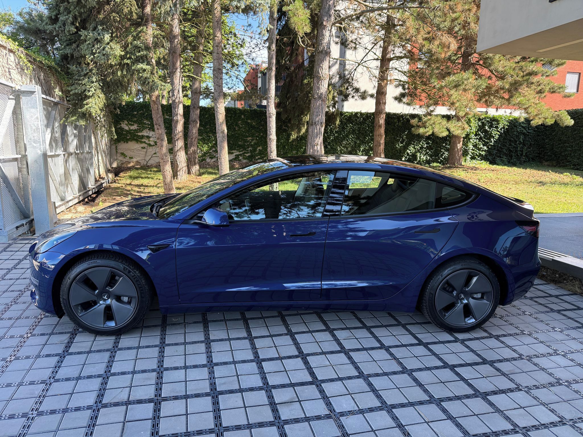 Tesla Model 3, Long Range AWD - fotka 3