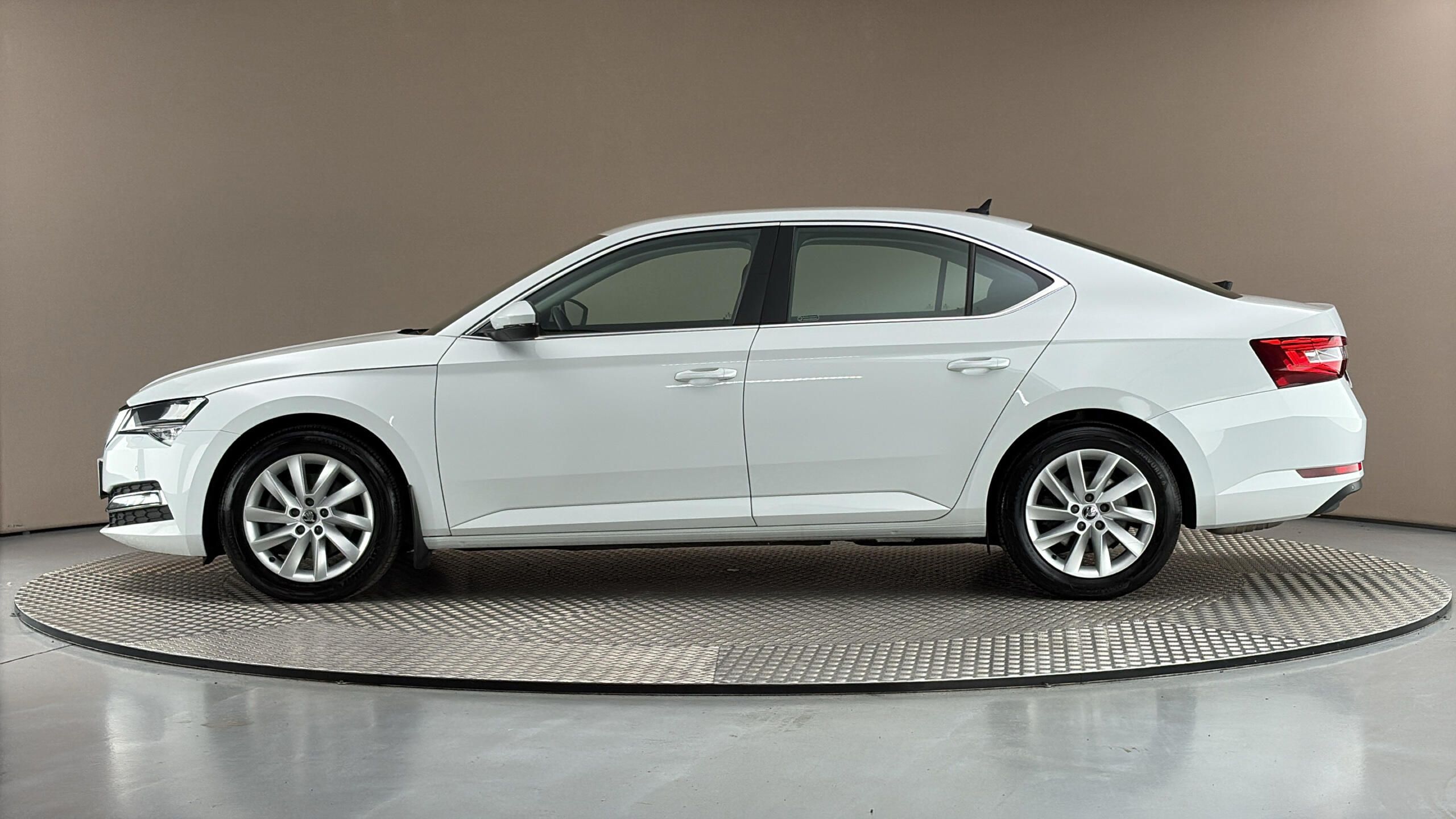 Škoda Superb, 2.0 TDI DSG 4x4 Style - fotka 4