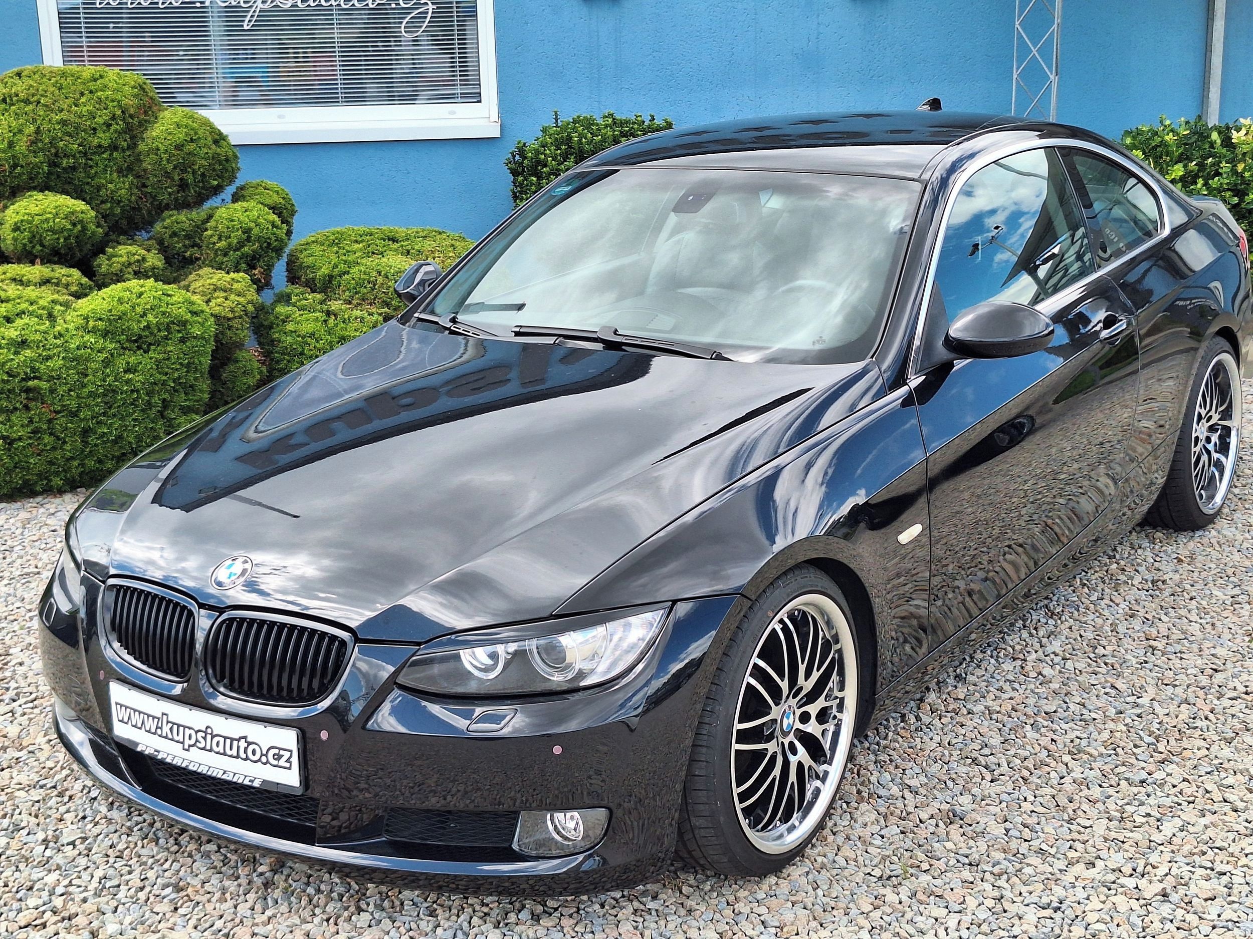 BMW Řada 3, 330i Coupe N52 MANUÁL - fotka 4
