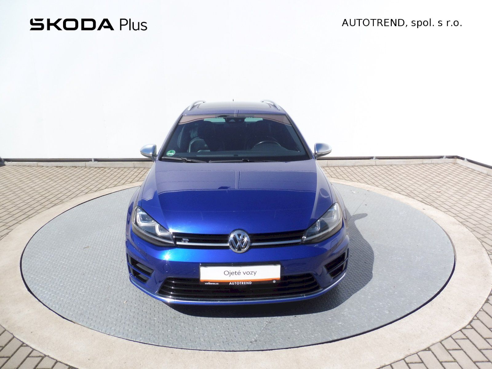 Volkswagen Golf Variant, R 2,0 TSI 221kW DSG 4MOTION - fotka 4
