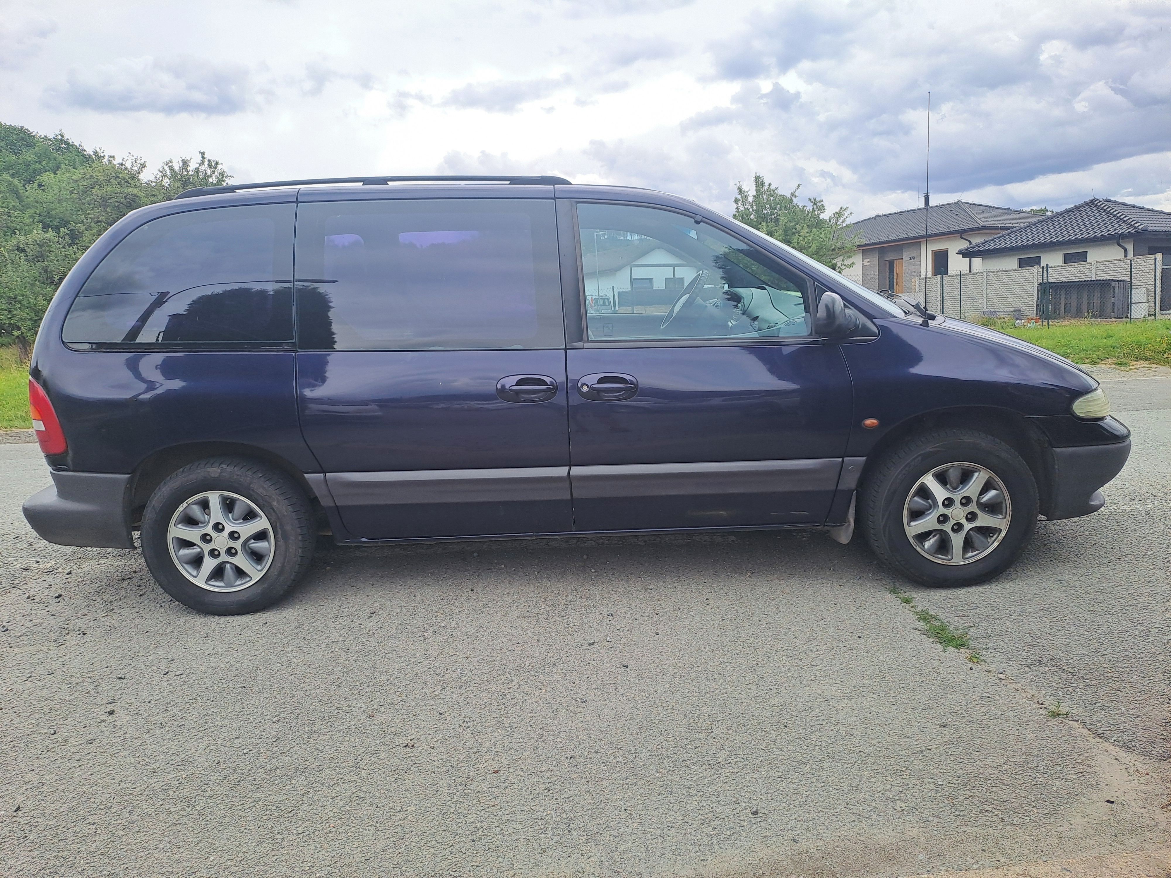 Chrysler Voyager, 2,5TD 7MÍST,NOVÁ STK,S.KNIHA - fotka 6