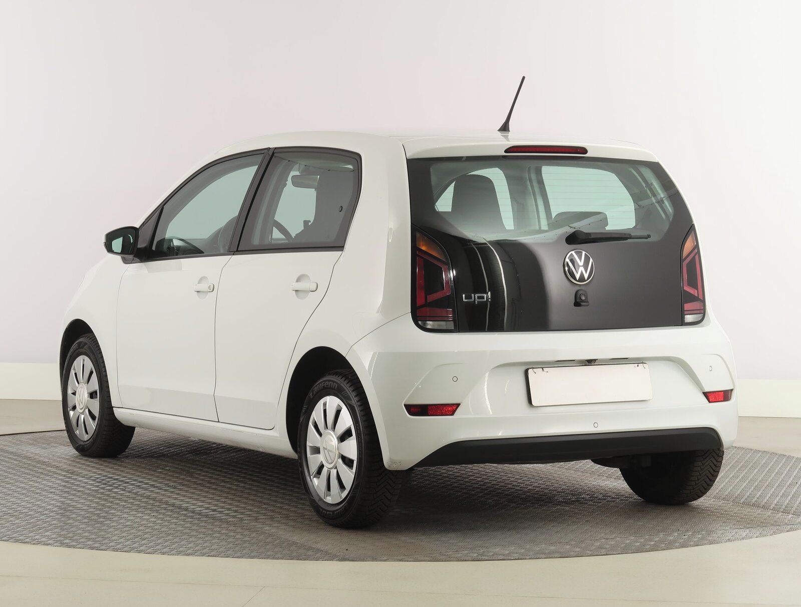 Volkswagen Up!, 1.0, Automatická klima - fotka 4