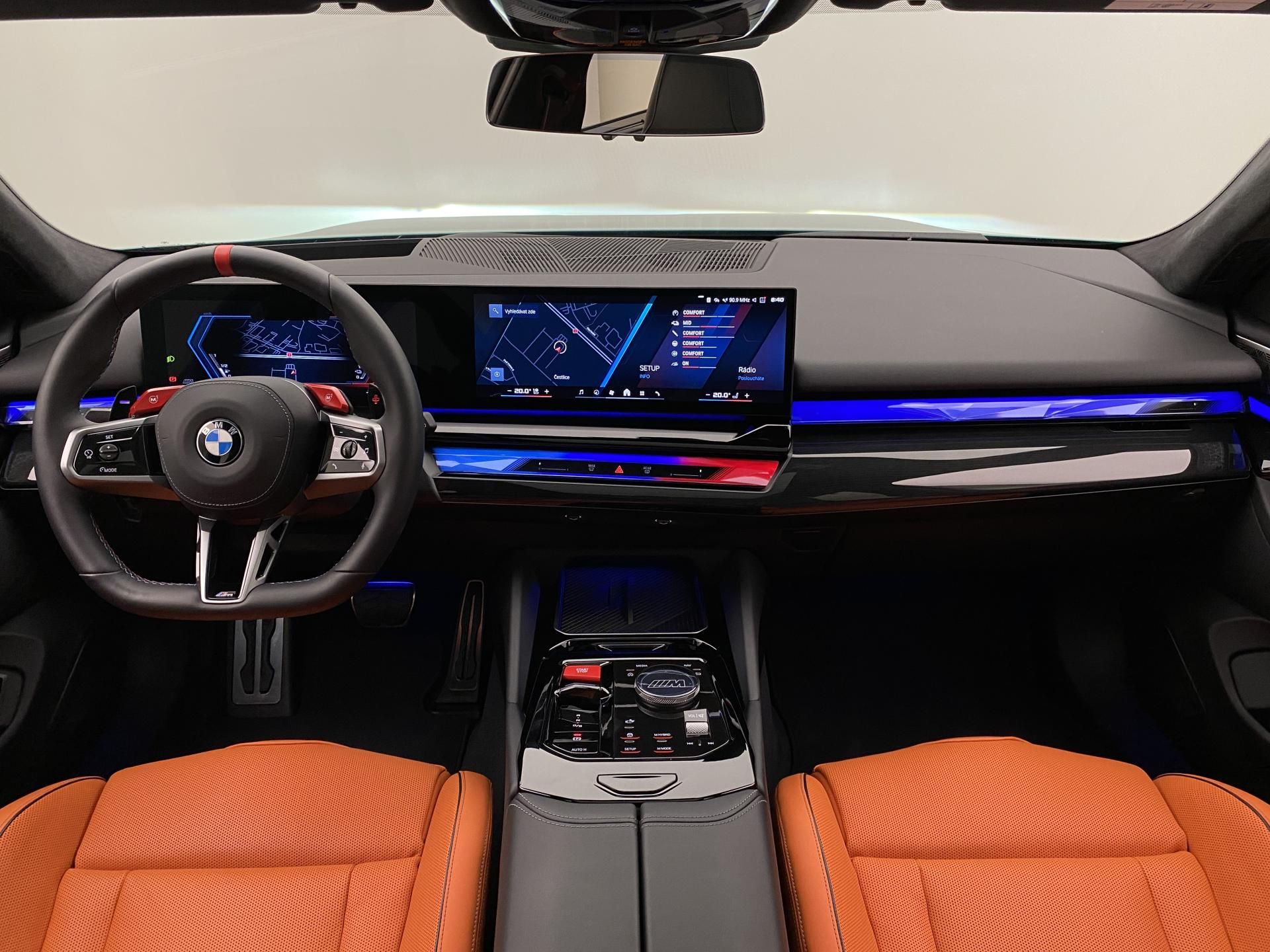 BMW M5, M5 TOURING B&W 1.maj. - fotka 2