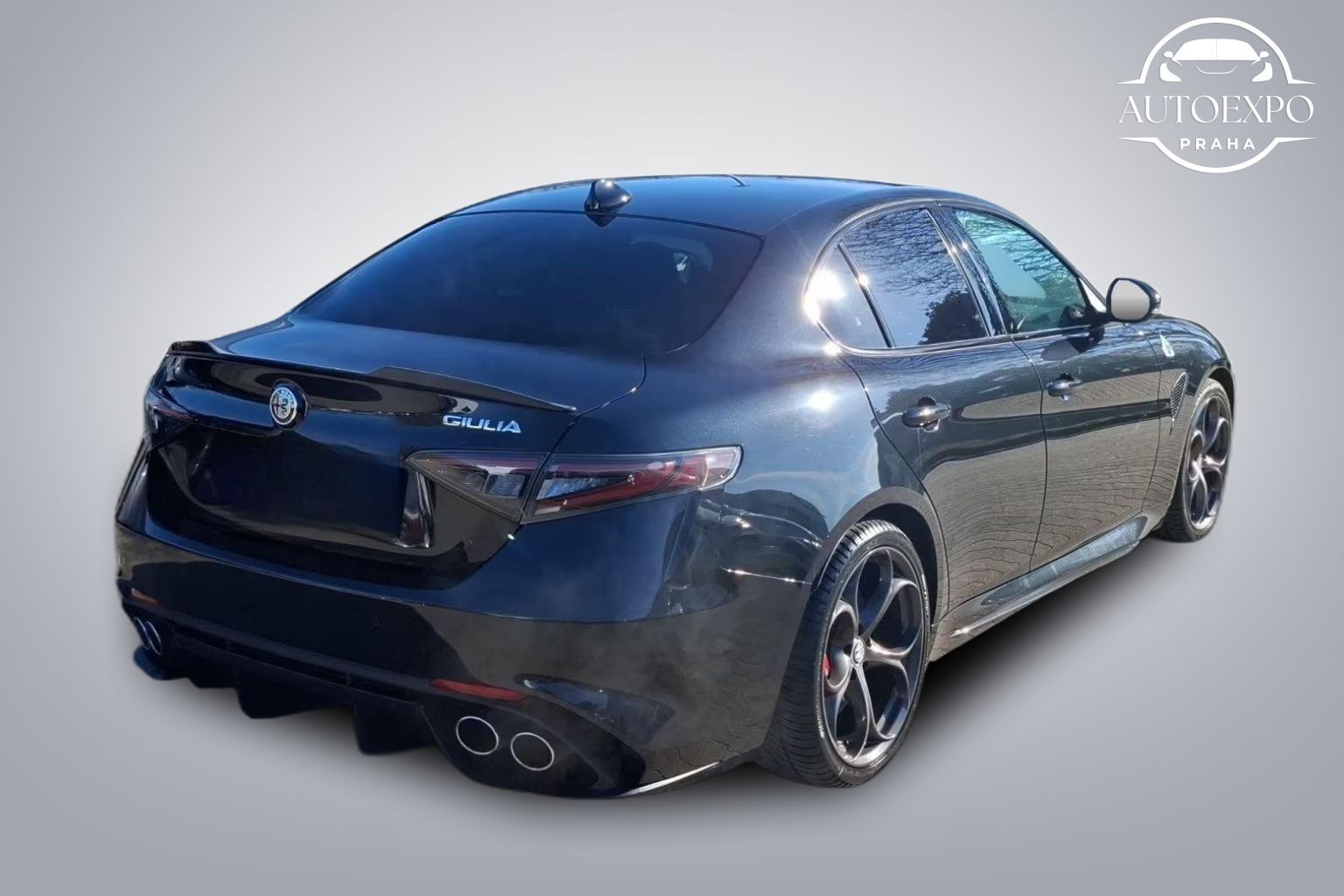Alfa Romeo Giulia, Quadrifoglio 2.9 V6 Bi-Turbo - fotka 6