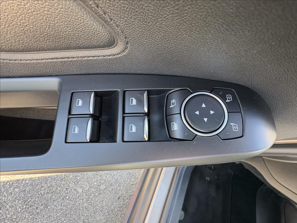 Ford Focus, 1,5 TDCi88kW Led,ACC,Kamer,Výh - fotka 4