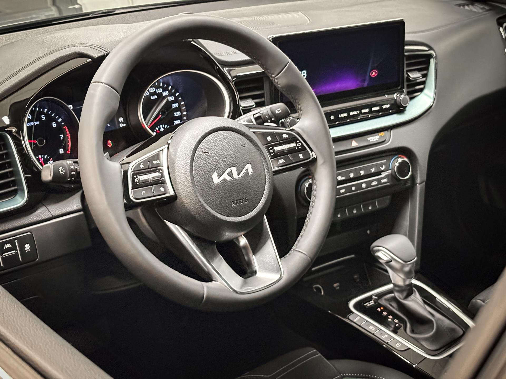 Kia XCee´d, STEEL EDITION 1.6 T-GDI 110kW - fotka 6
