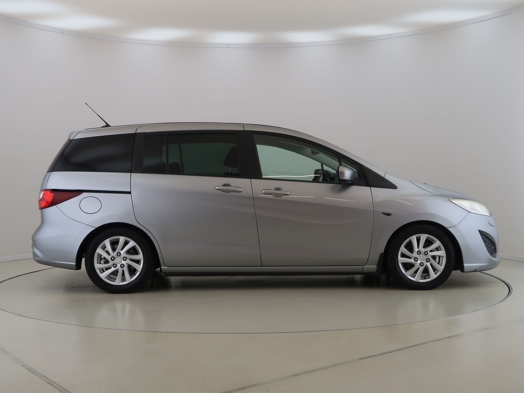 Mazda 5, 2.0,83kW,7Míst,Center-Line - fotka 4