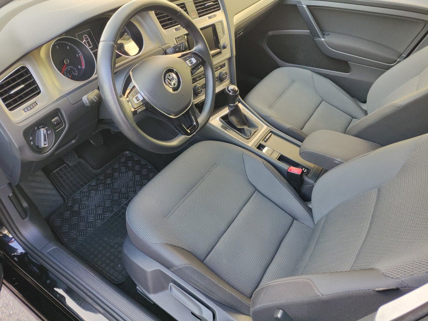 Volkswagen Golf, 1,6 TDi - fotka 6