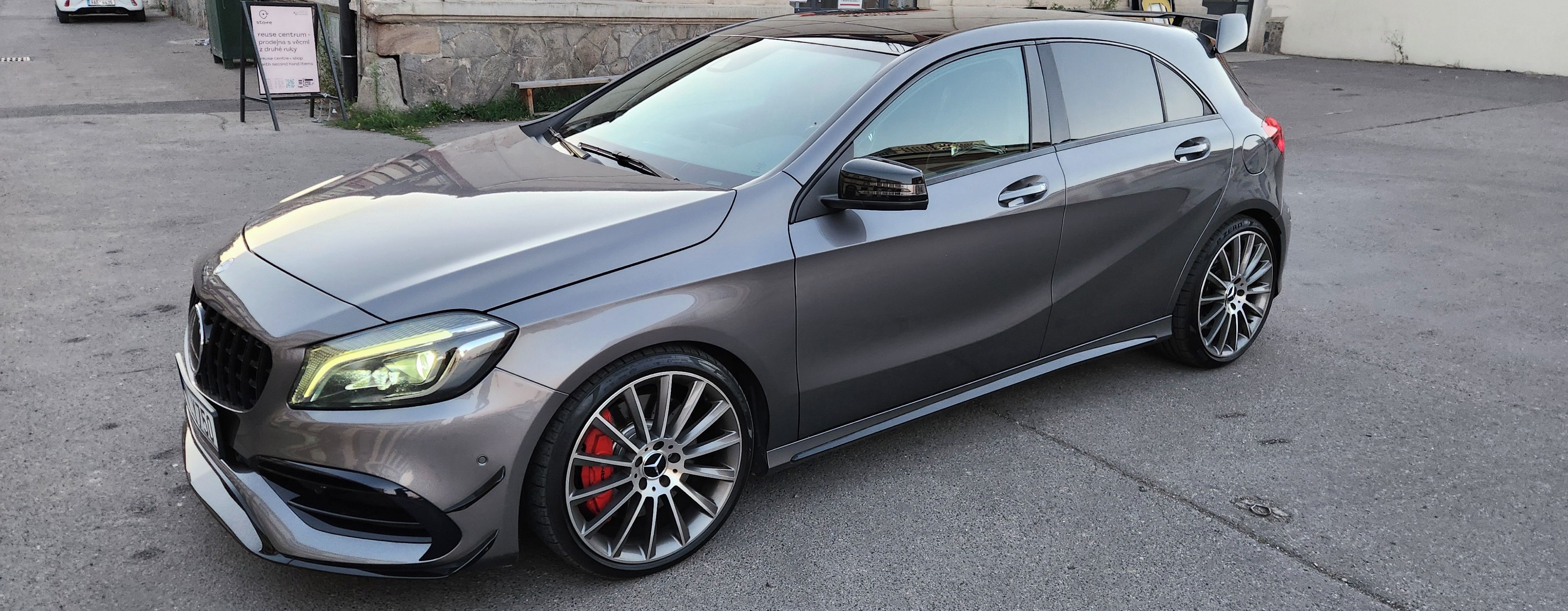 Mercedes-Benz Třídy A, 45*AMG*4M*NIGHT*KŘIDLO*440PS - fotka 2