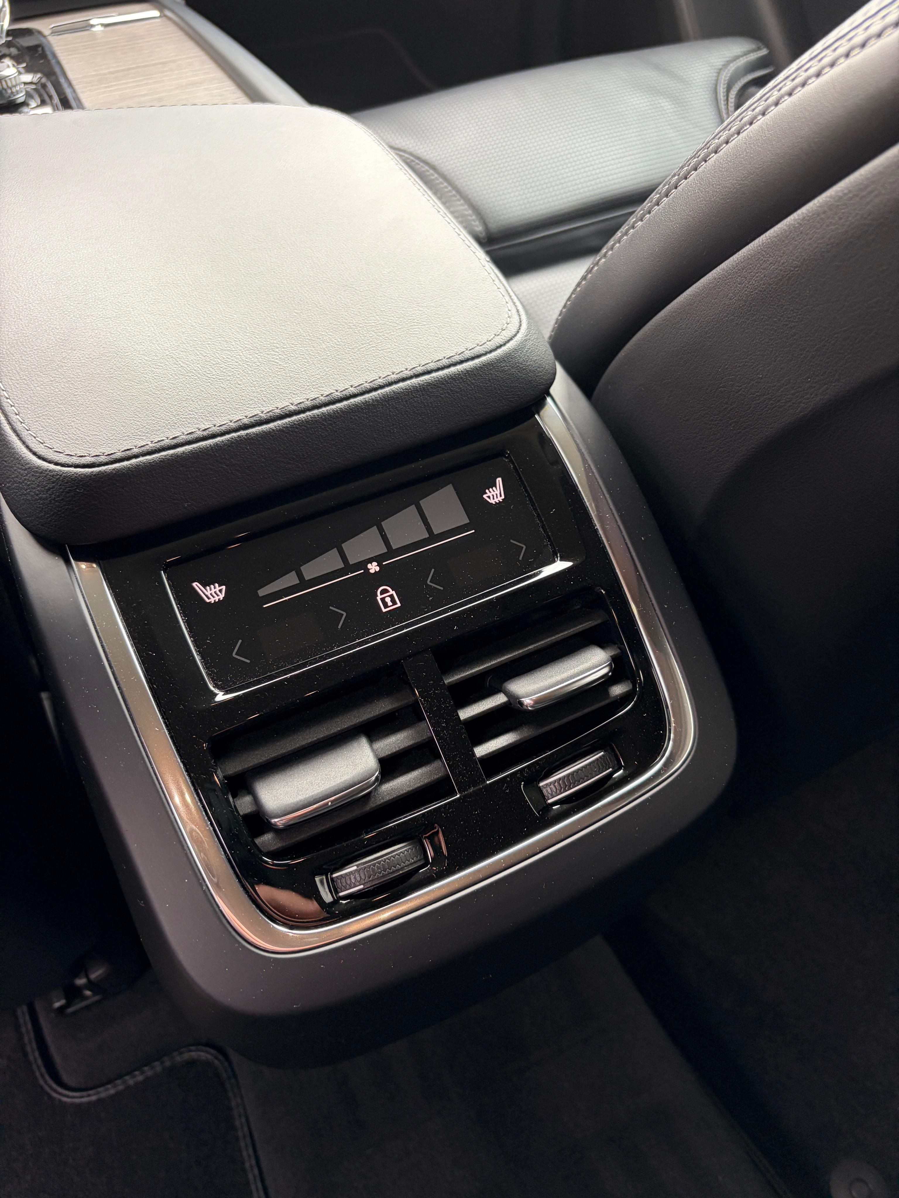 Volvo XC90, B5 AWD diesel Inscription - fotka 6