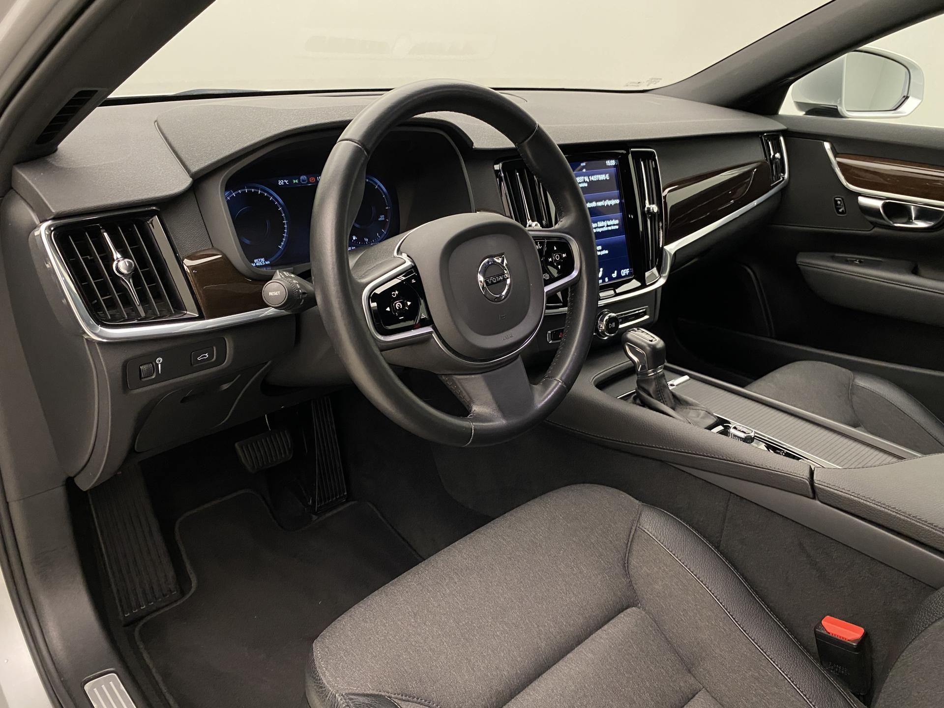 Volvo V90, D4 MOMENTUM AUT - fotka 4