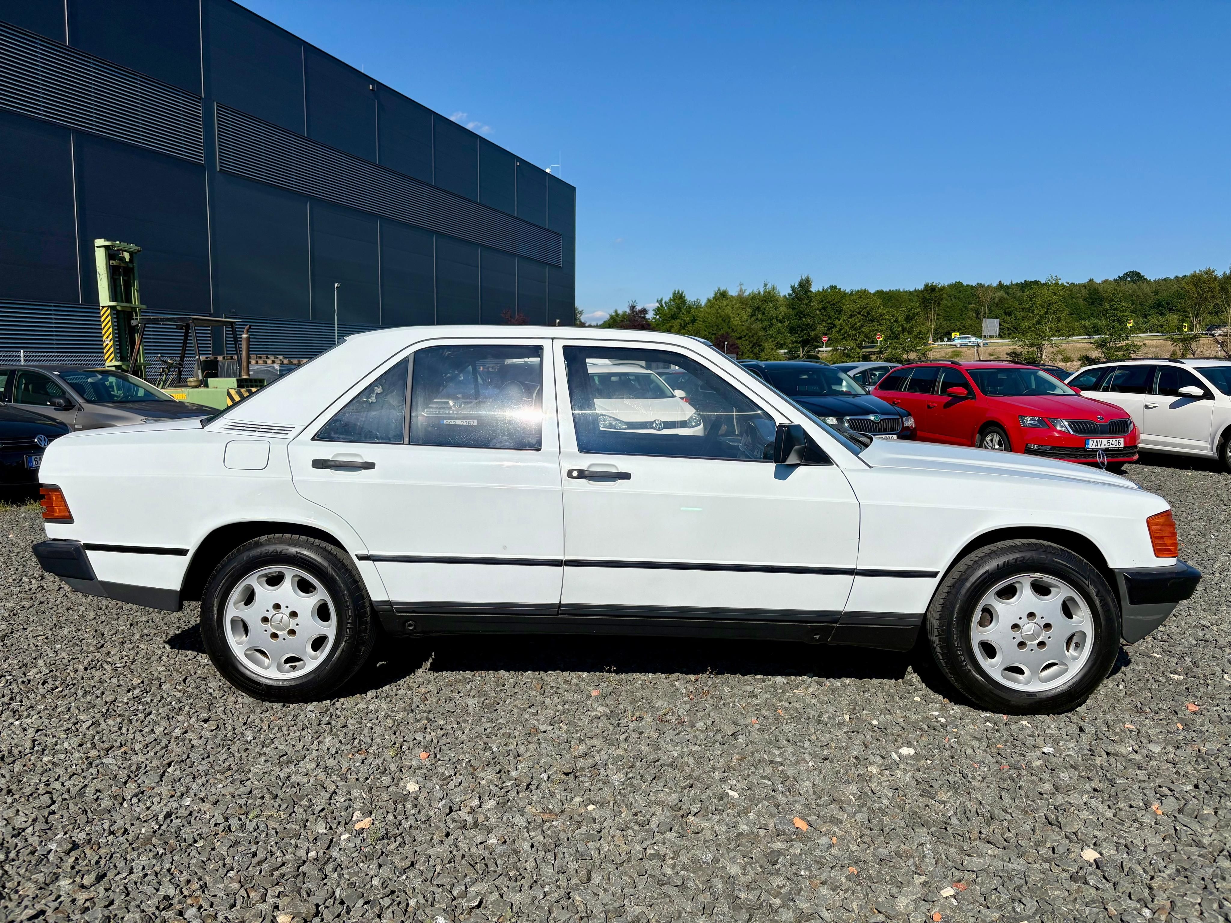 Mercedes-Benz 190, D 66kw Automat - fotka 4