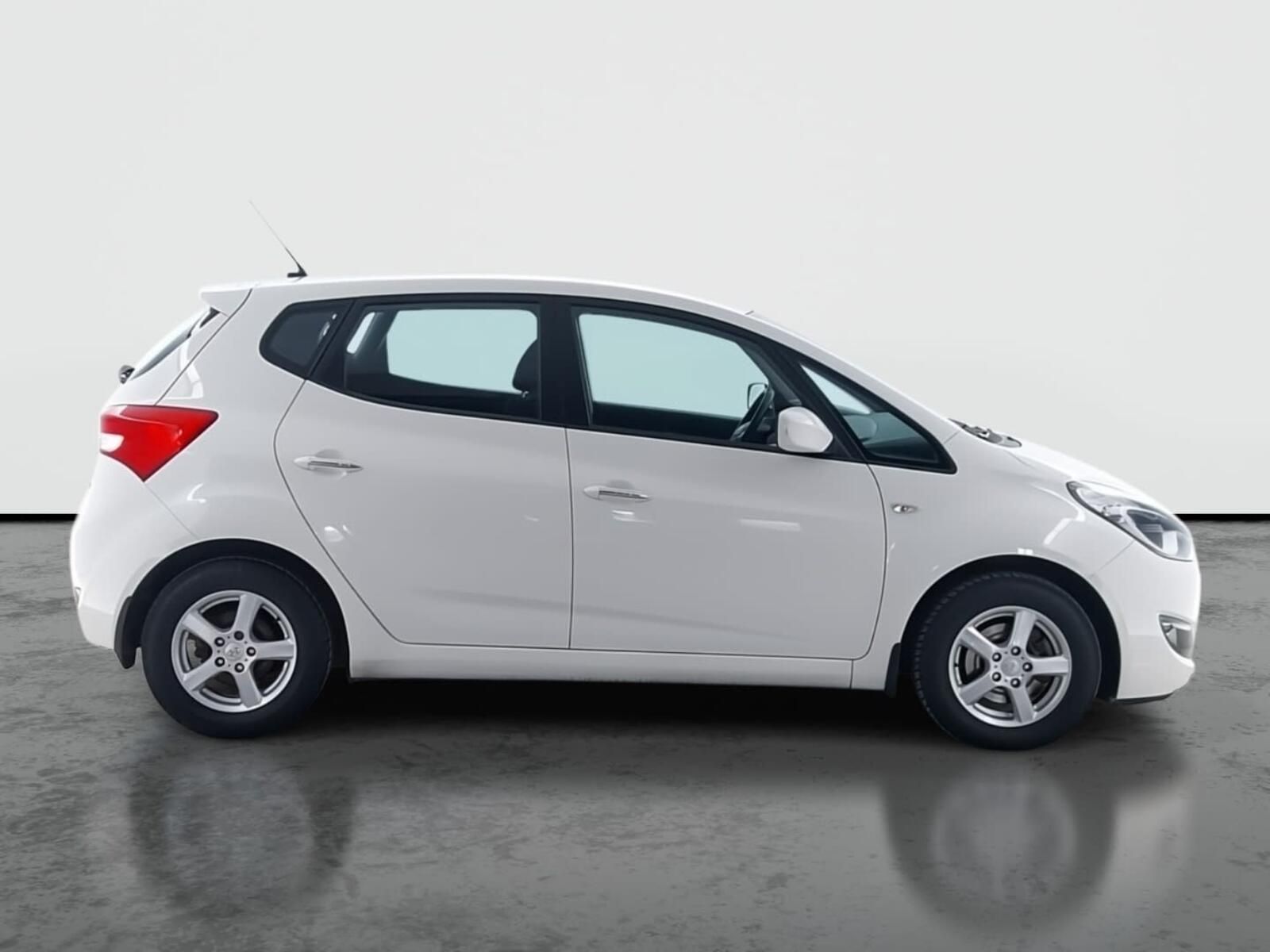 Hyundai ix20, 1.4 CRDi, Vyhř. sedaček - fotka 6