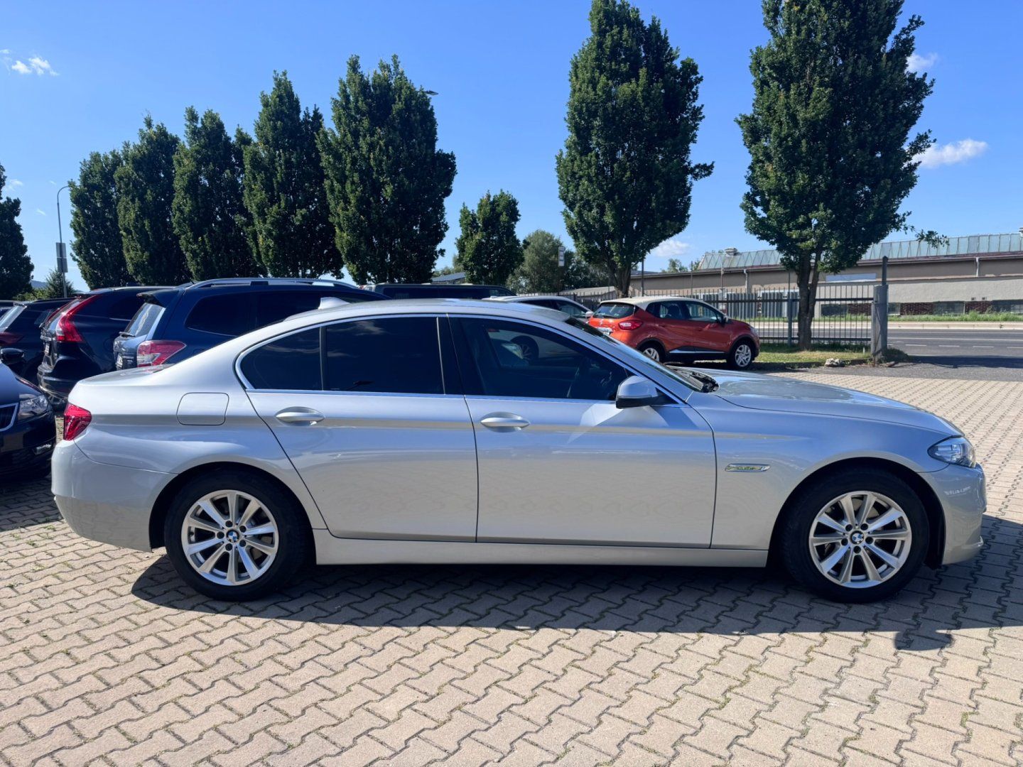 BMW Řada 5, XDRIVE 520D 2,0 140 KW 2. MAJ - fotka 5