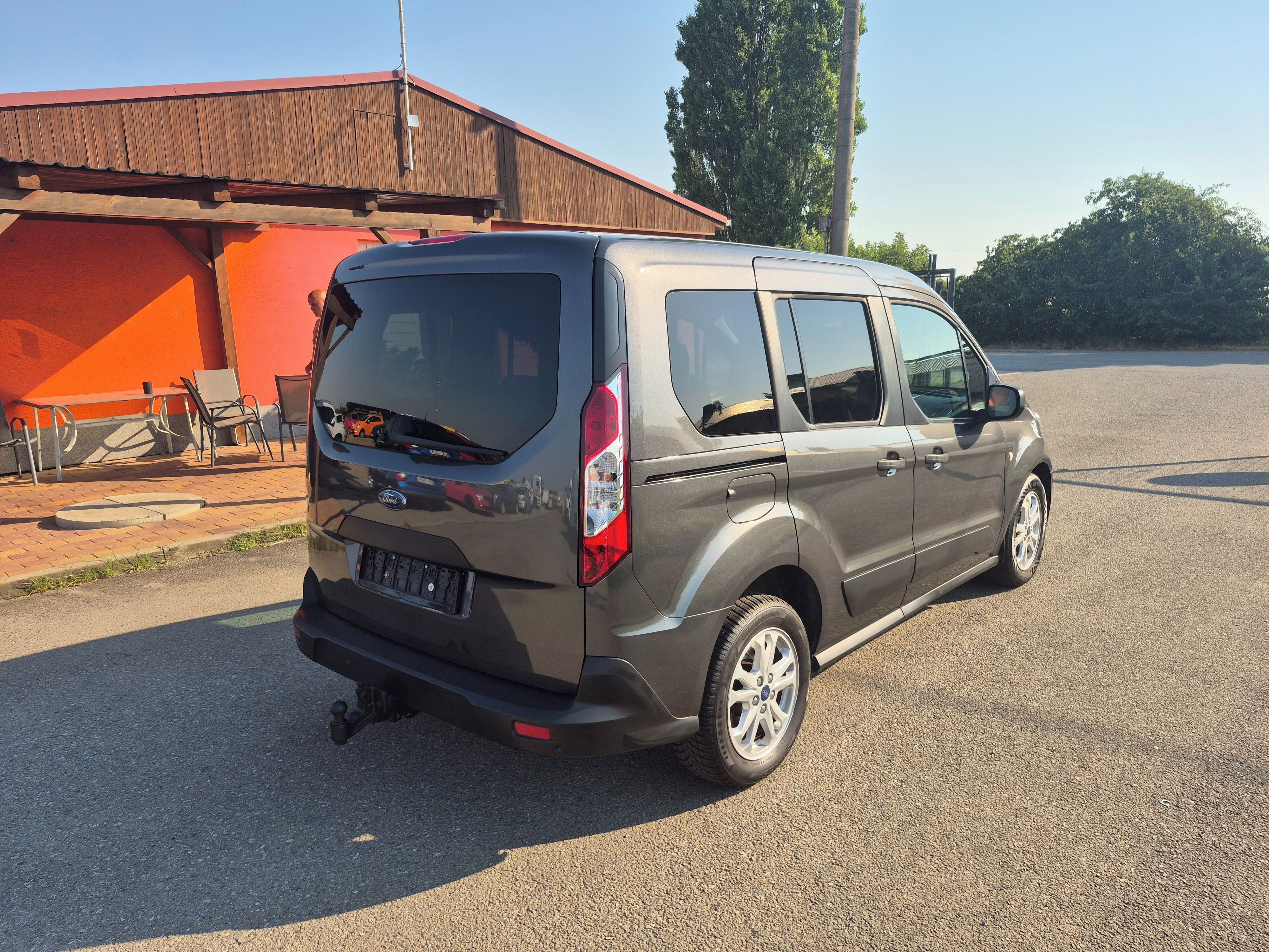 Ford Tourneo Connect, 1,0EB, 74kW, 1.maj, serviska - fotka 4