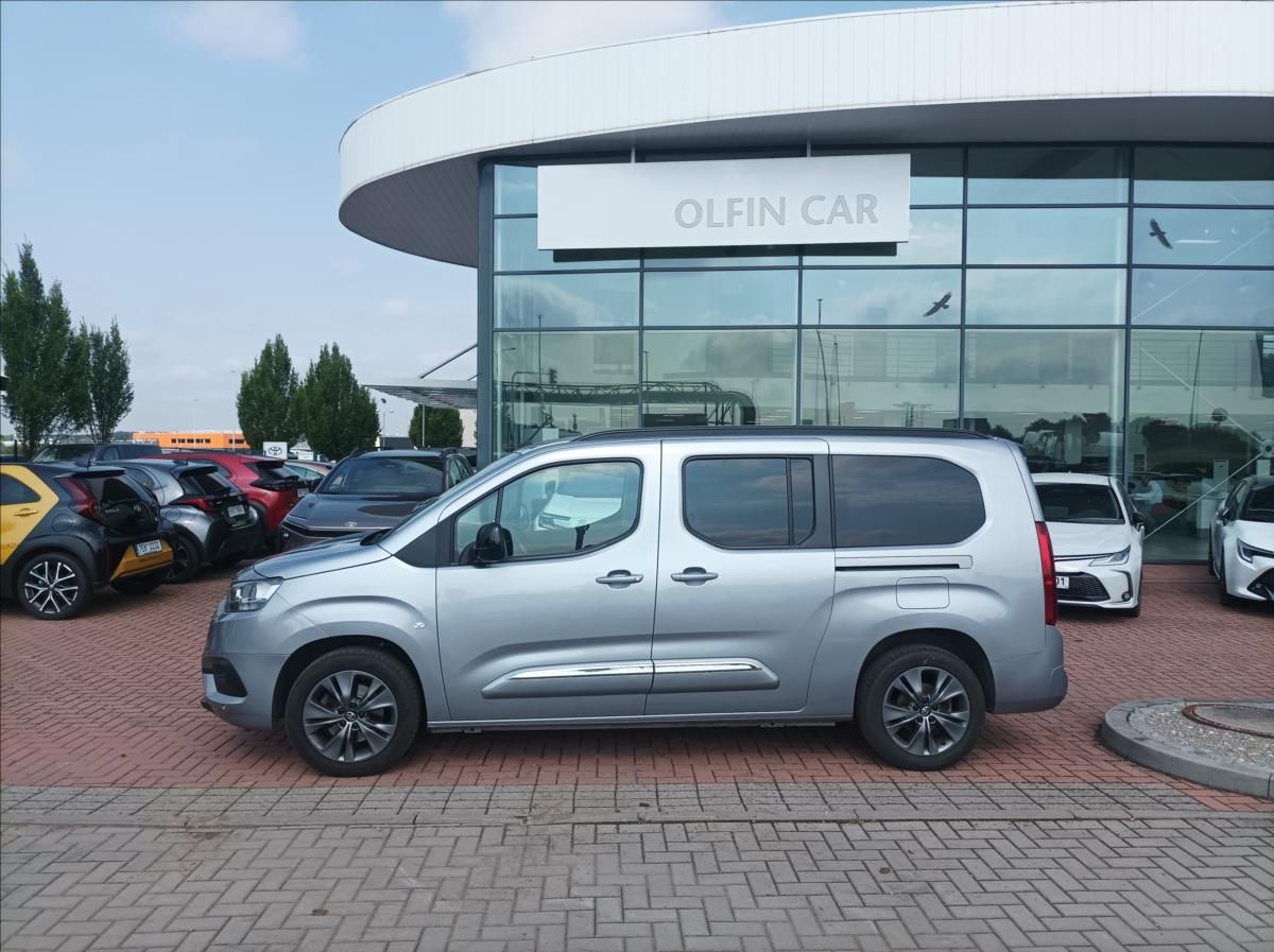 Toyota Proace City Verso, 1,2 6 MT WG Family - fotka 2