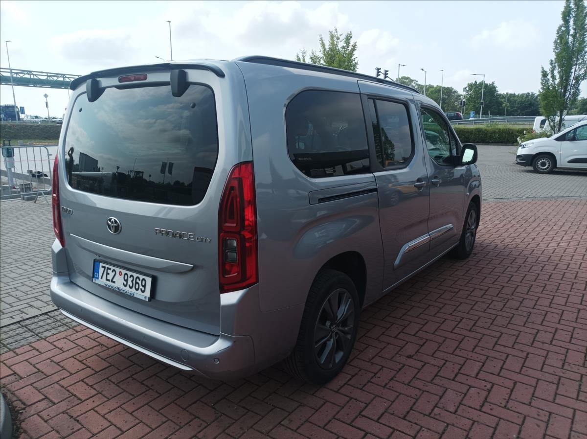 Toyota Proace City Verso, 1,2 6 MT WG Family - fotka 4