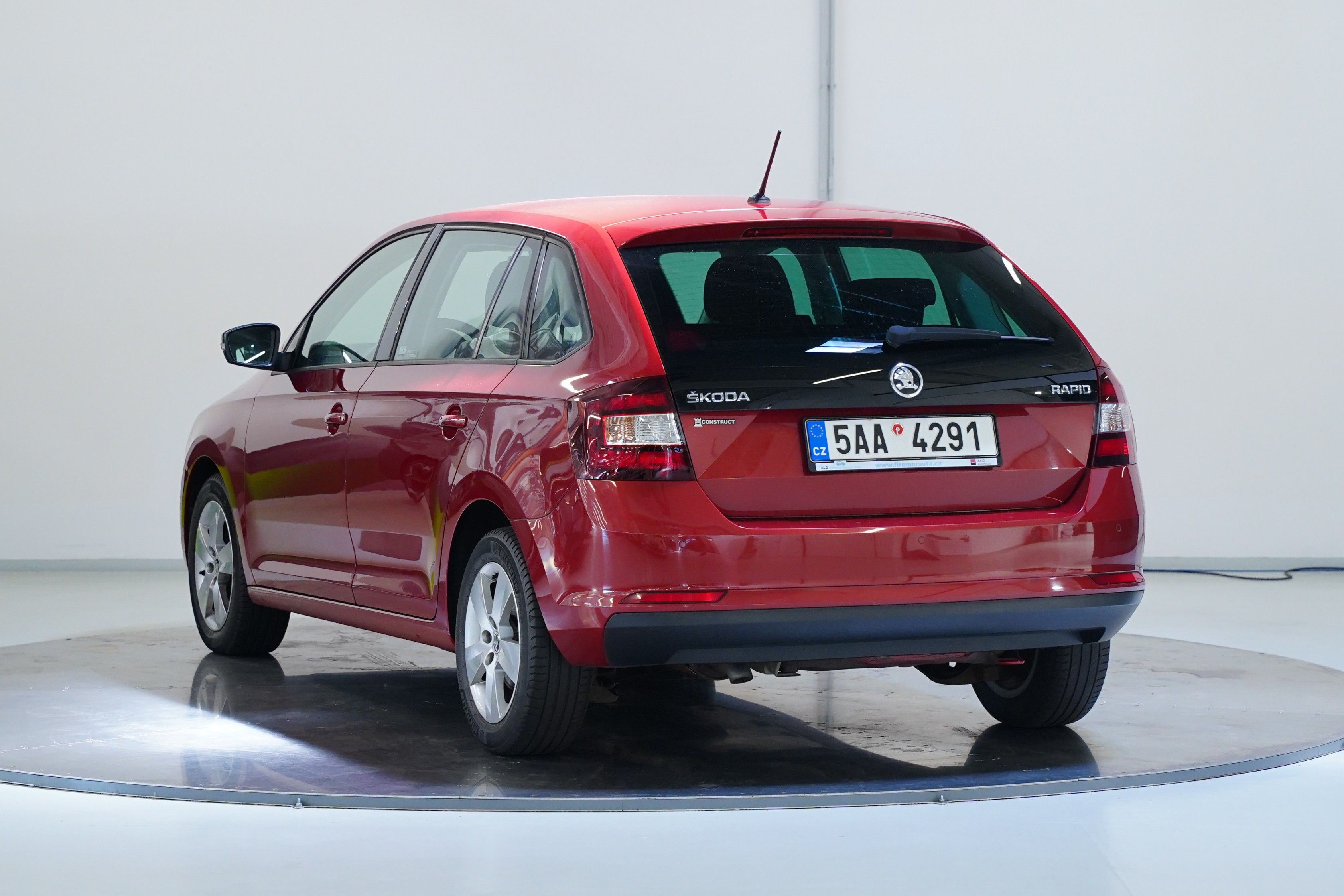 Škoda Rapid, 1.4 TDI 66 kW Style Spaceback - fotka 2