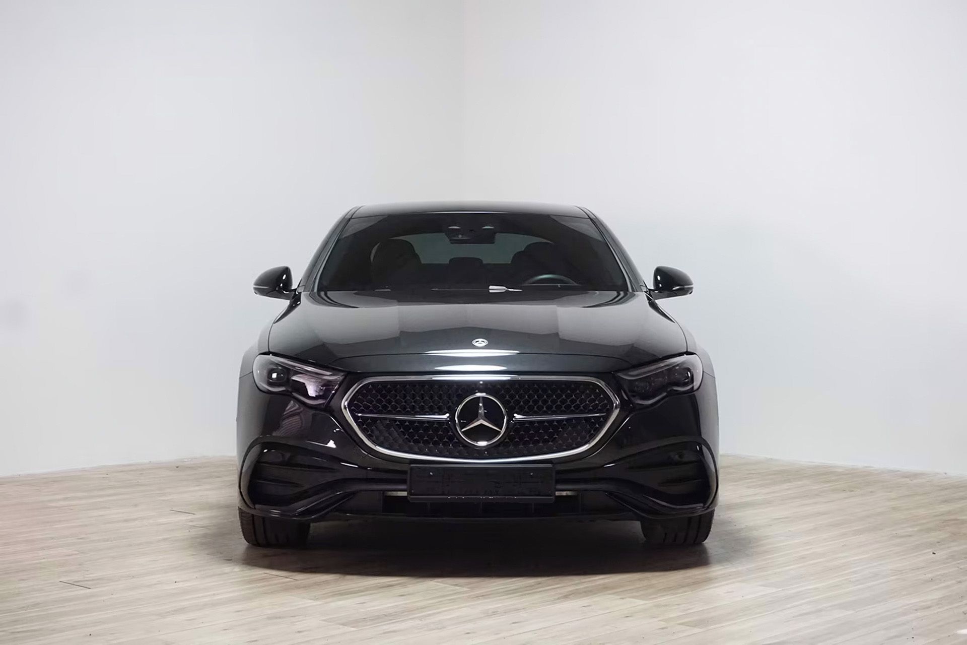 Mercedes-Benz Třídy E, 300de 4M AMG HuD 360 Taž Venti - fotka 3