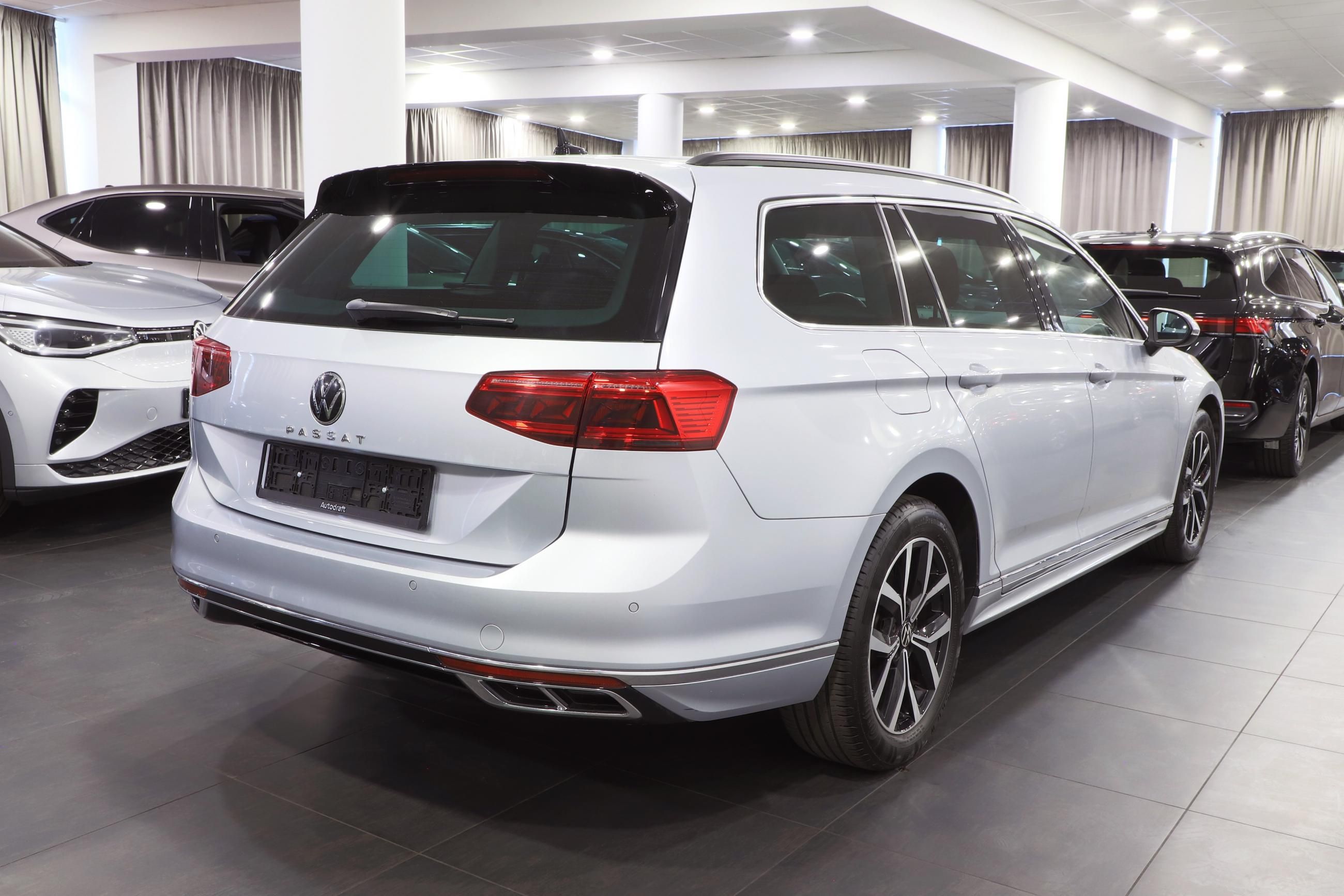 Volkswagen Passat Variant, 2.0 TDI 147kW DSG R-Line - fotka 3