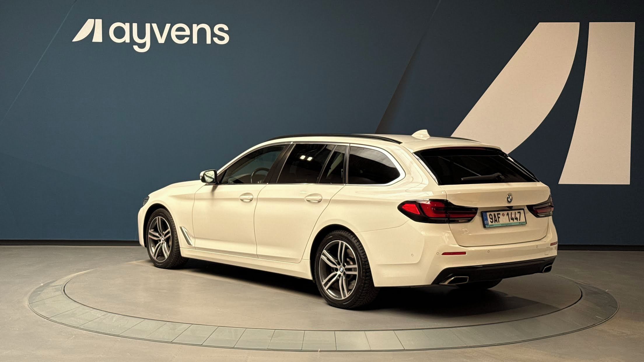 BMW Řada 5, 3.0 530d xDrive AT Touring - fotka 3