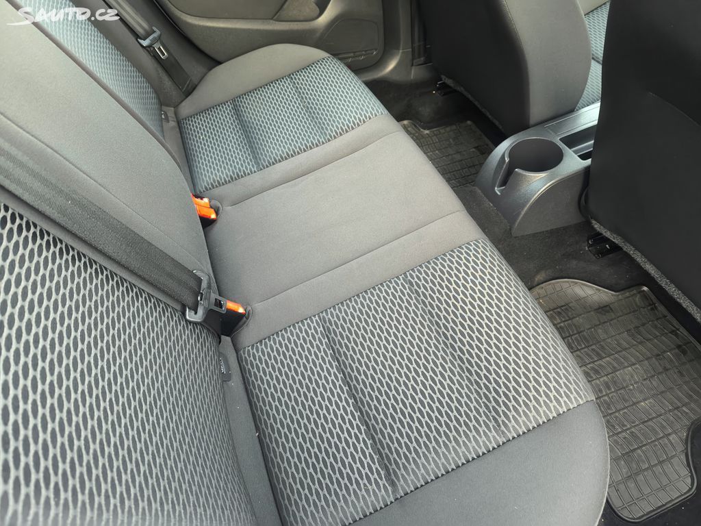 Volkswagen Golf, TDI 66KW,PĚKNÝ,SERVISKA,1MAJ57 - fotka 6