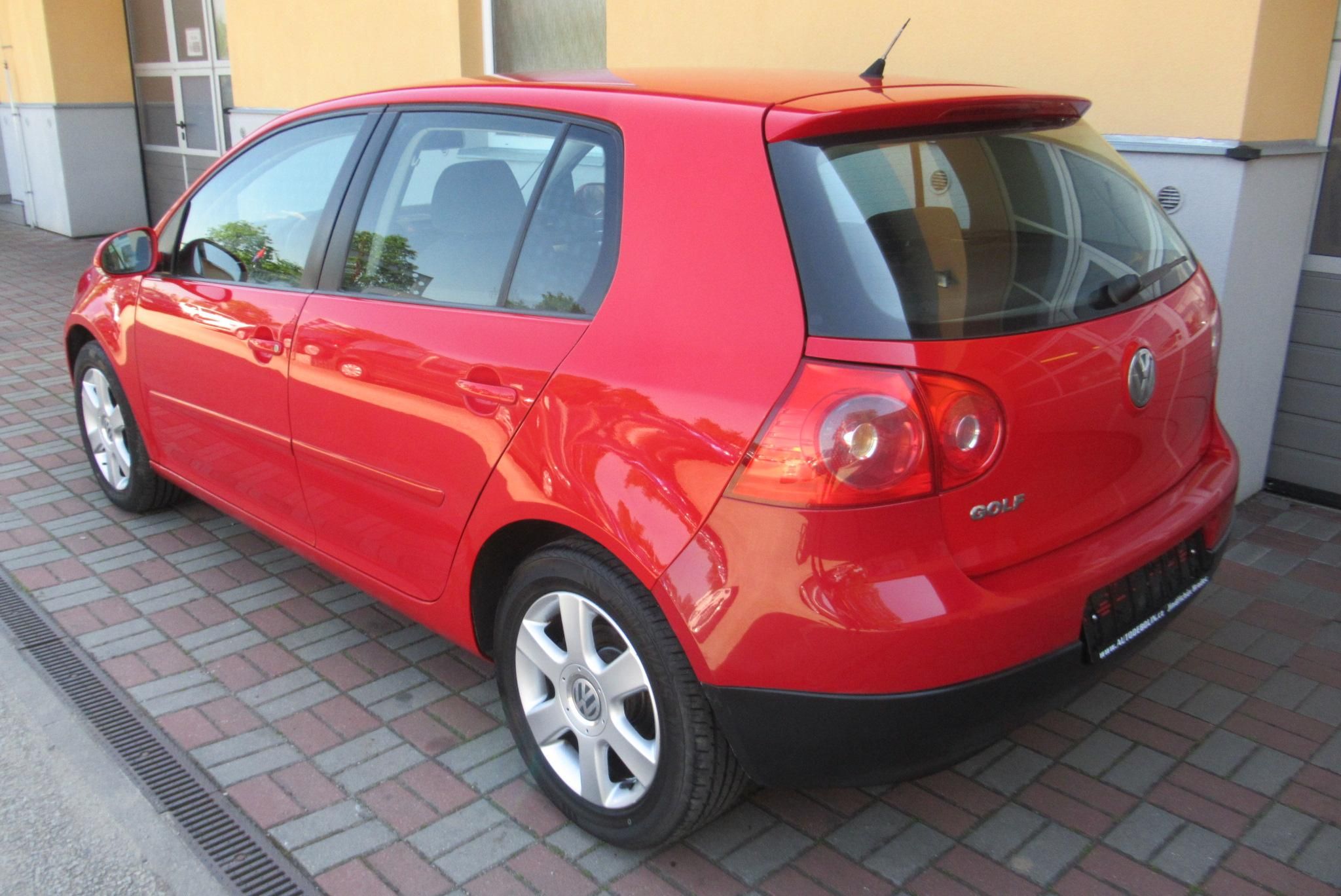 Volkswagen Golf, 1.4i AUT. KLIMA NOVÉ ROZVODY - fotka 2