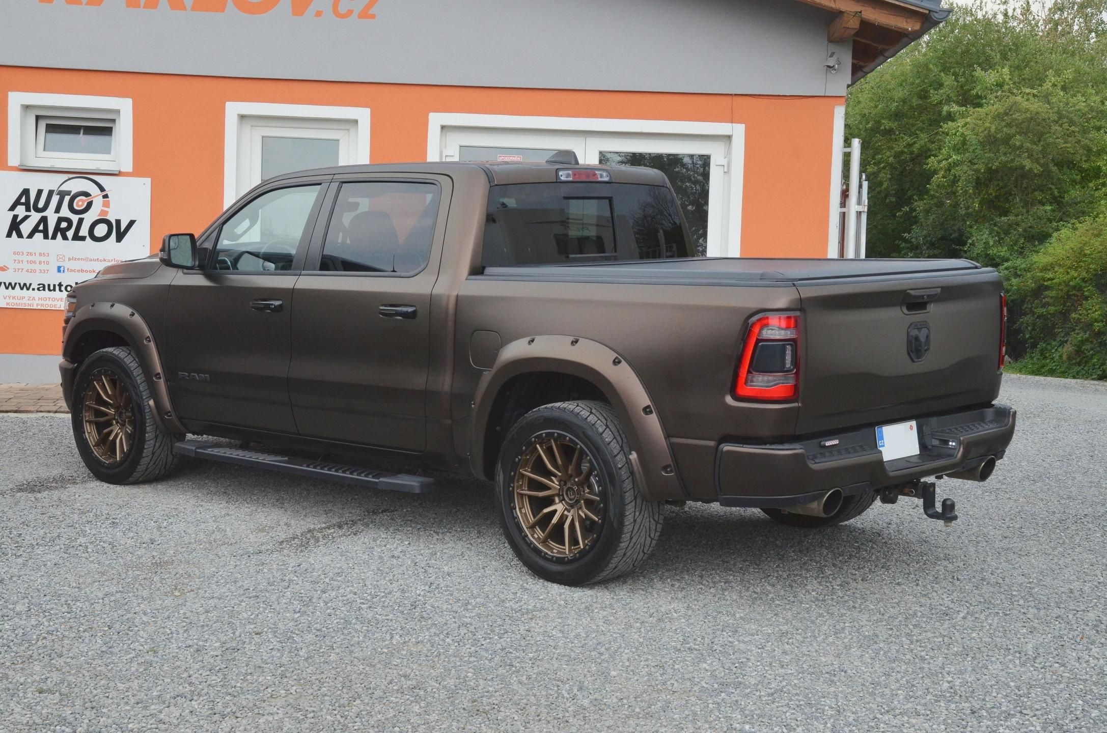 Dodge Ram, 1500 BIGHORN 5.7 V8 HEMI 4x4 - fotka 4