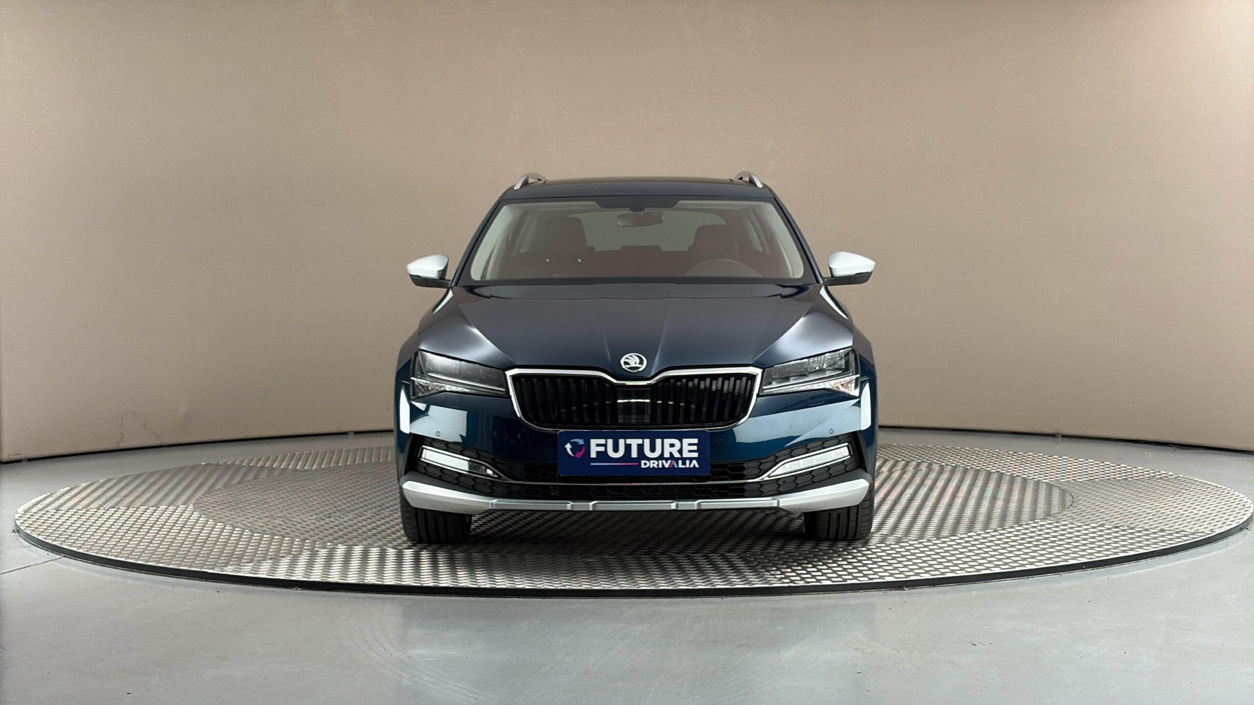 Škoda Superb, 2.0 TDI DSG 4x4 Scout Combi - fotka 3