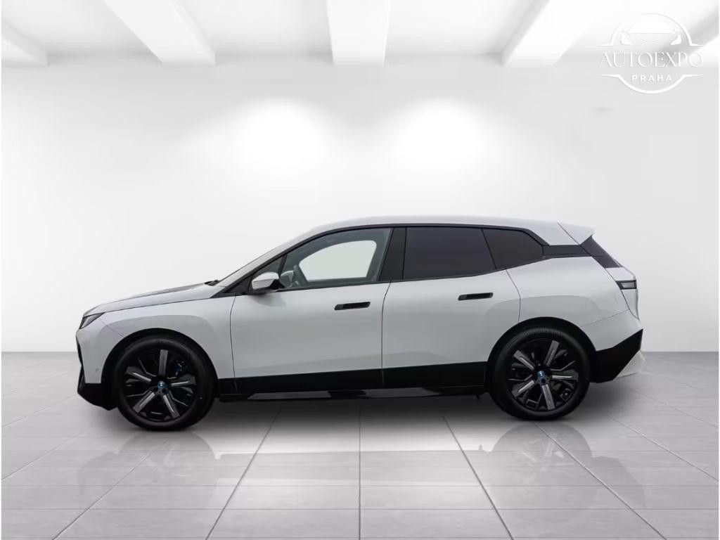 BMW iX, xDrive 40M Sport+Navigace* - fotka 3