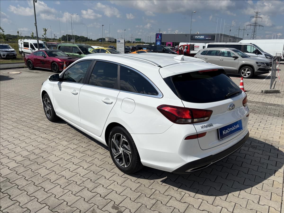 Hyundai i30, 1,5 Smart 81kW kombi - fotka 3
