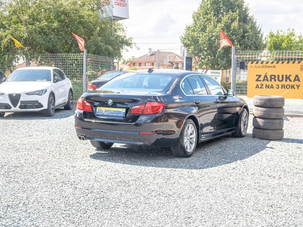 BMW Řada 5, 2.0D 135KW mat – NOVÉ V ČR - fotka 5