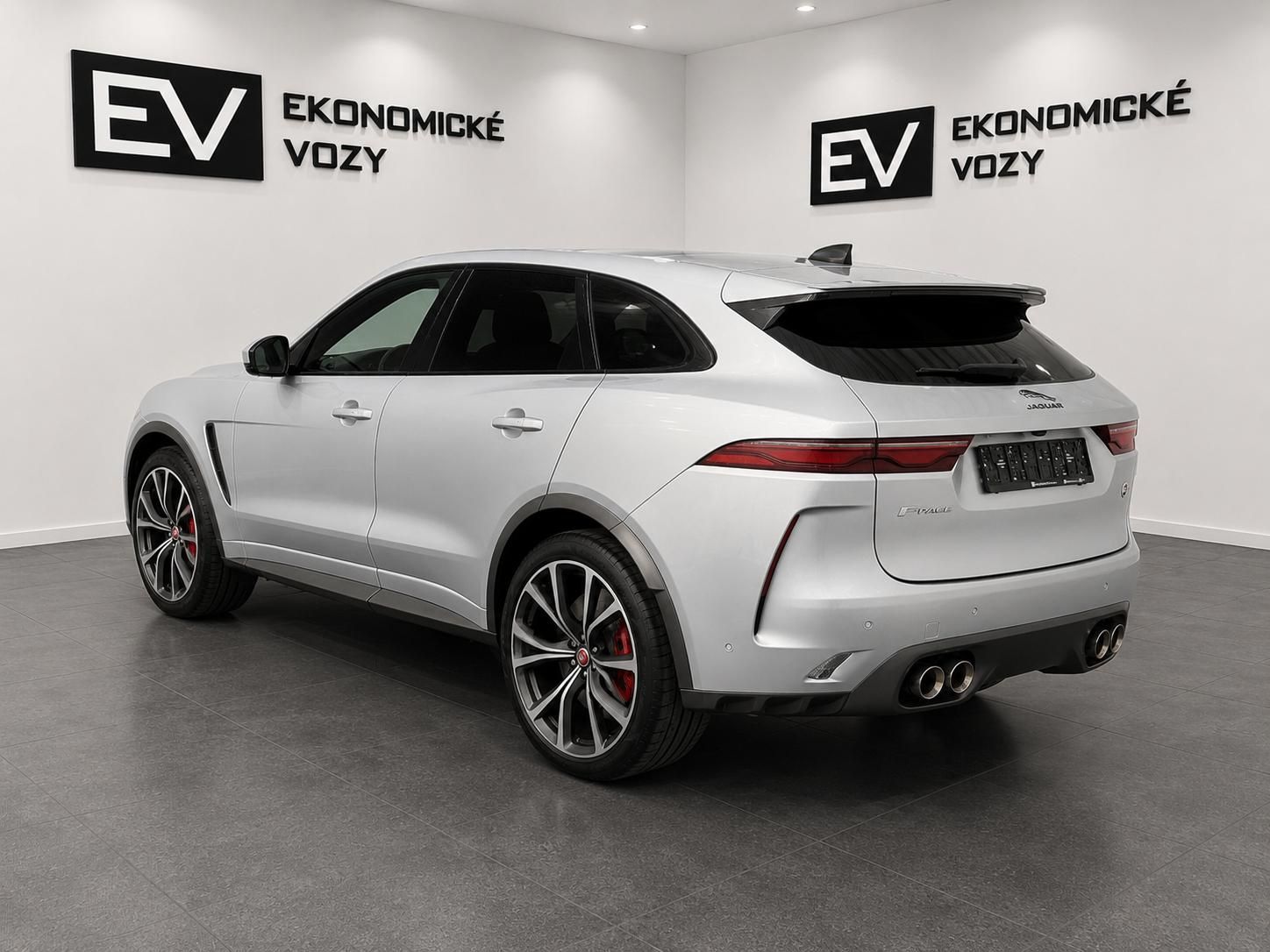 Jaguar F-Pace, 5.0 SVR 550PS,PLNÝ SERVIS - fotka 4