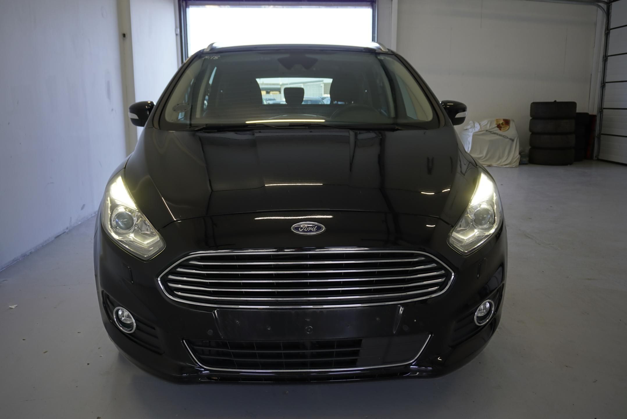 Ford S-MAX, 2.0 ECOBOOST,7MÍST,138 000KM! - fotka 2
