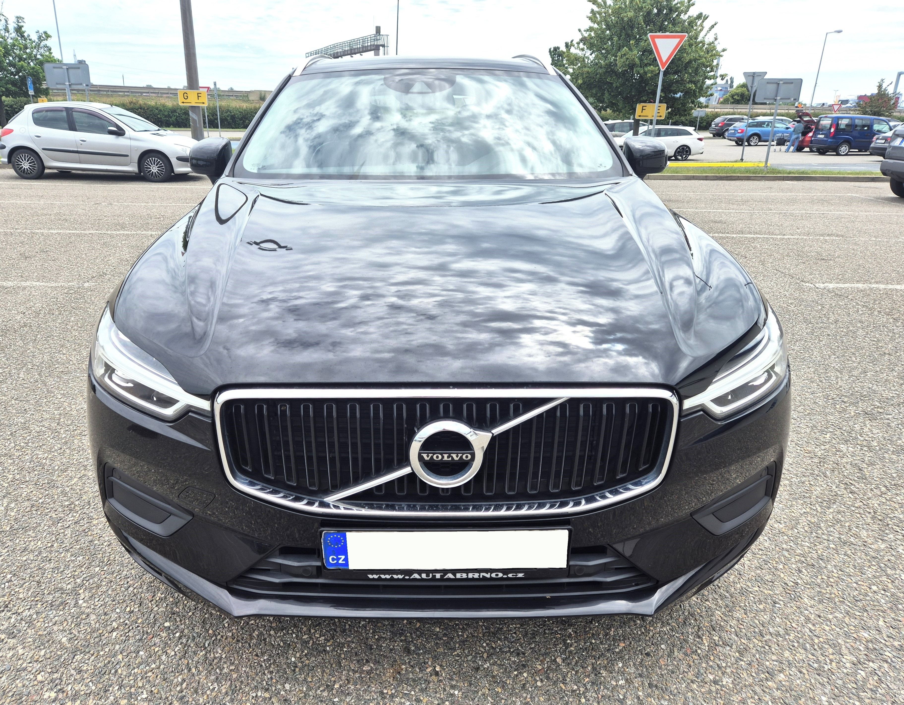 Volvo XC60, D4 140KW 1.MAJITEL MANUÁL - fotka 2