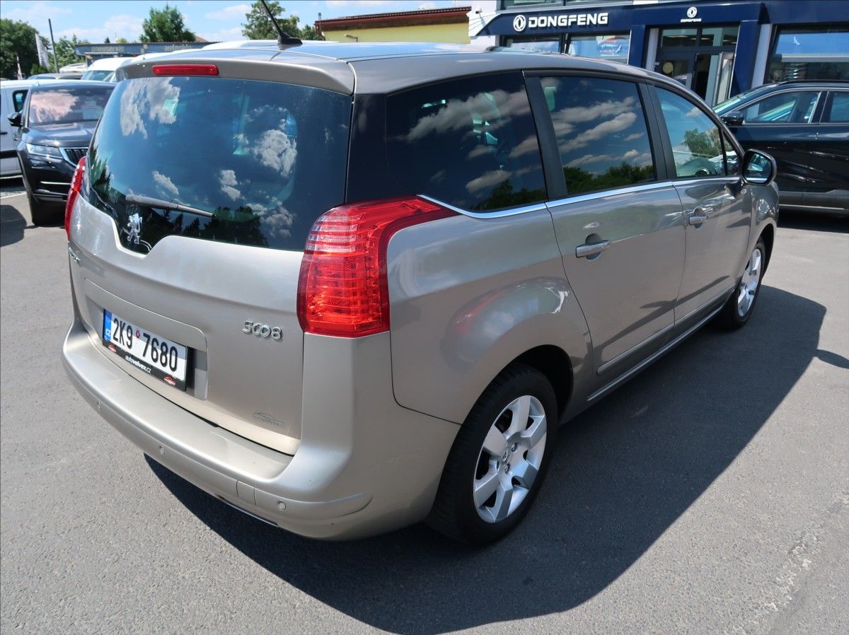 Peugeot 5008, 2,0 HDi,110kW,NovéČR,7míst - fotka 3