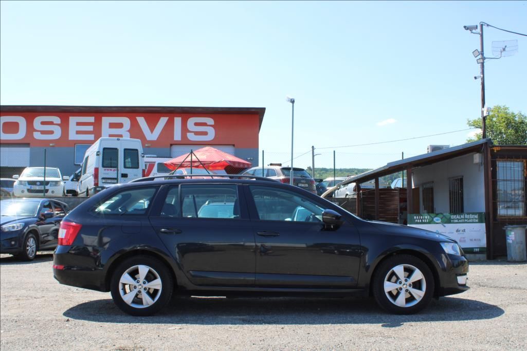 Škoda Octavia, 1,6 TDi  DSG,STLYLE,SERVISKA - fotka 4