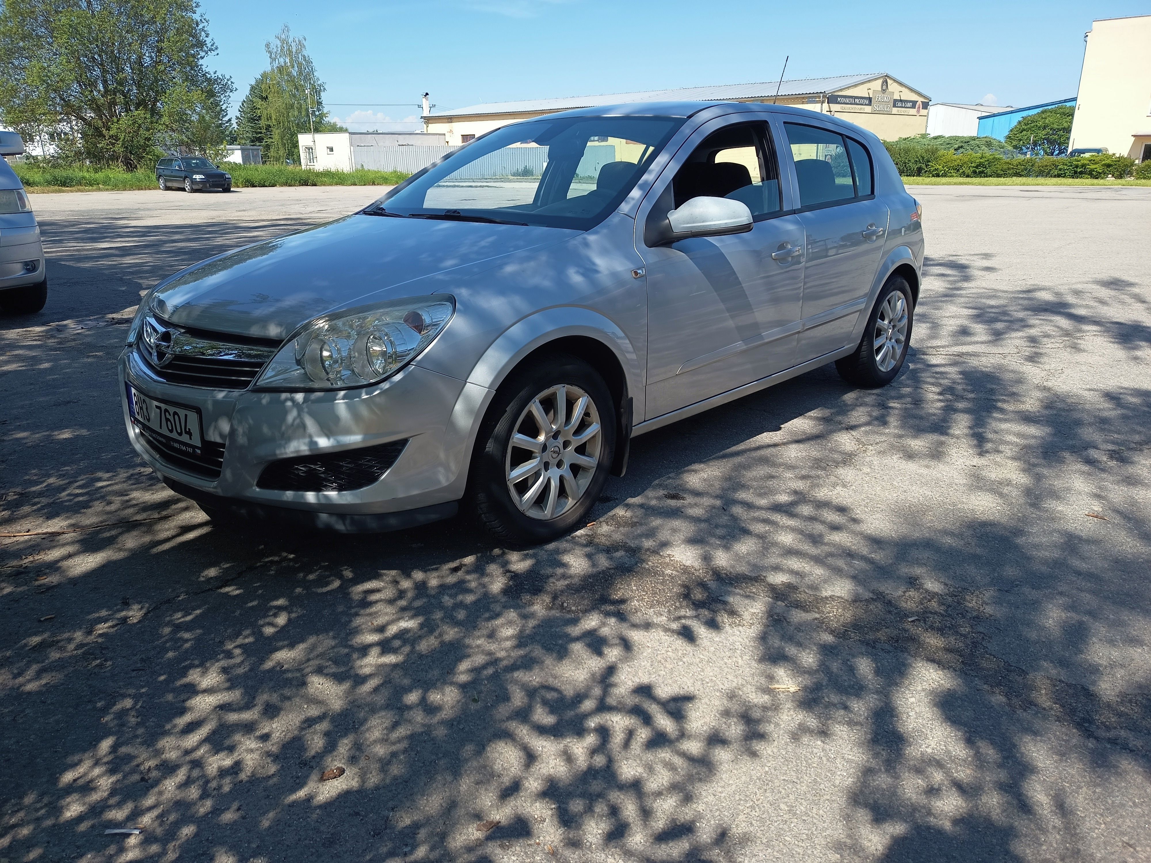 Opel Astra, Opel Astra H 1.6 85 kW - fotka 3