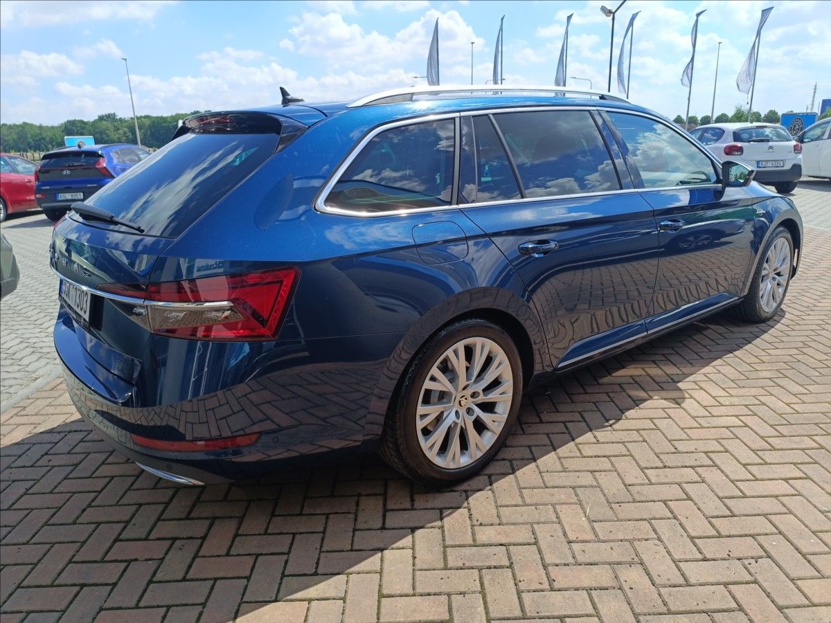 Škoda Superb, 2,0 TDi, DSG Laurin & Klement - fotka 5