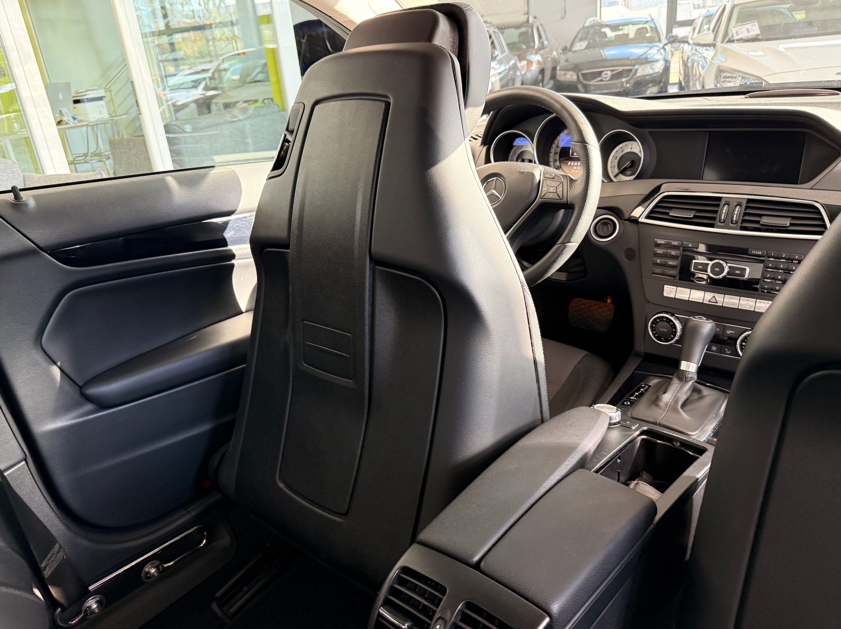 Mercedes-Benz Třídy C, 1.8 benzin - fotka 6