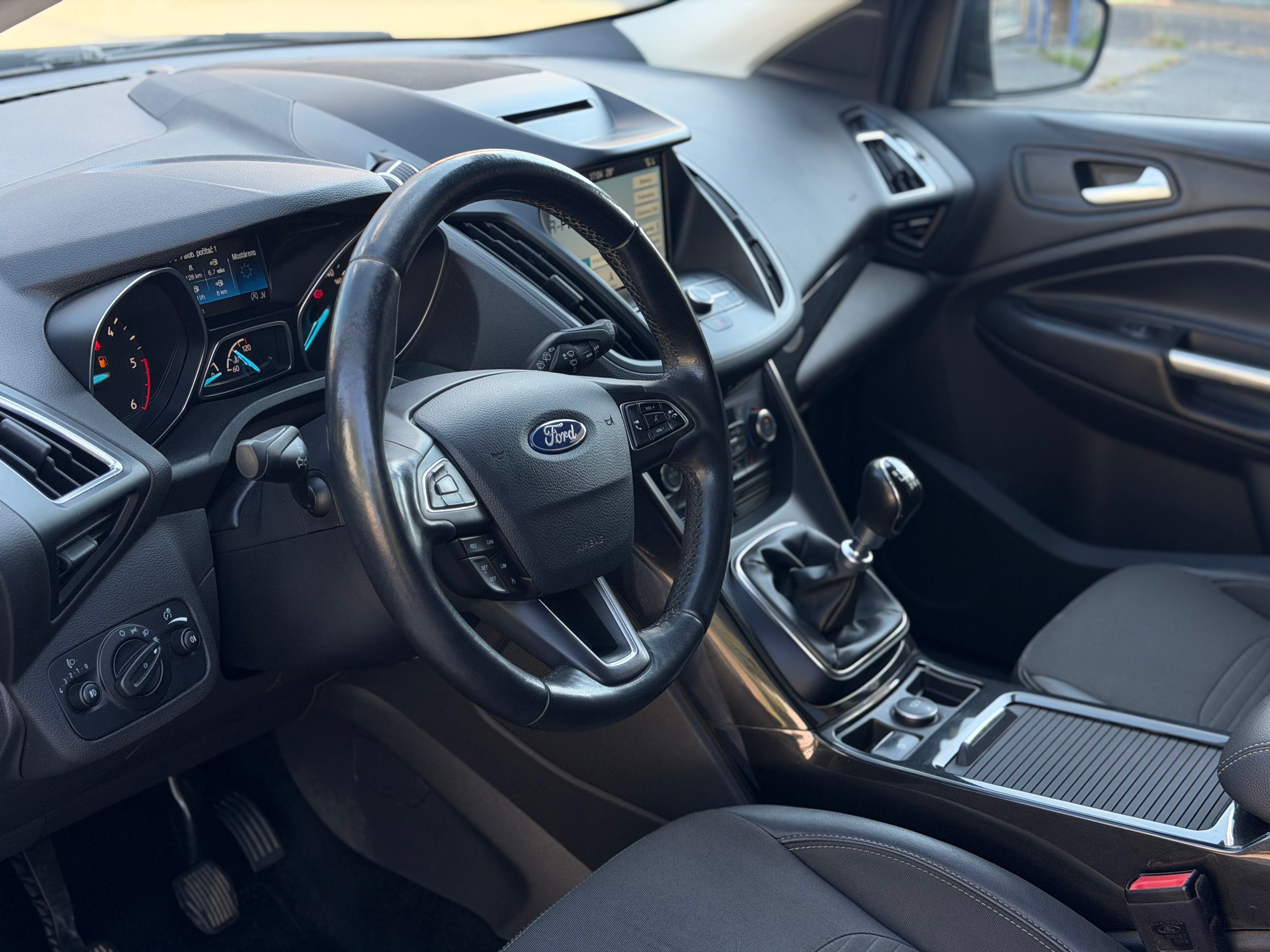 Ford Kuga, Ford KUGA 1.5 TDCi, Tažné - fotka 6