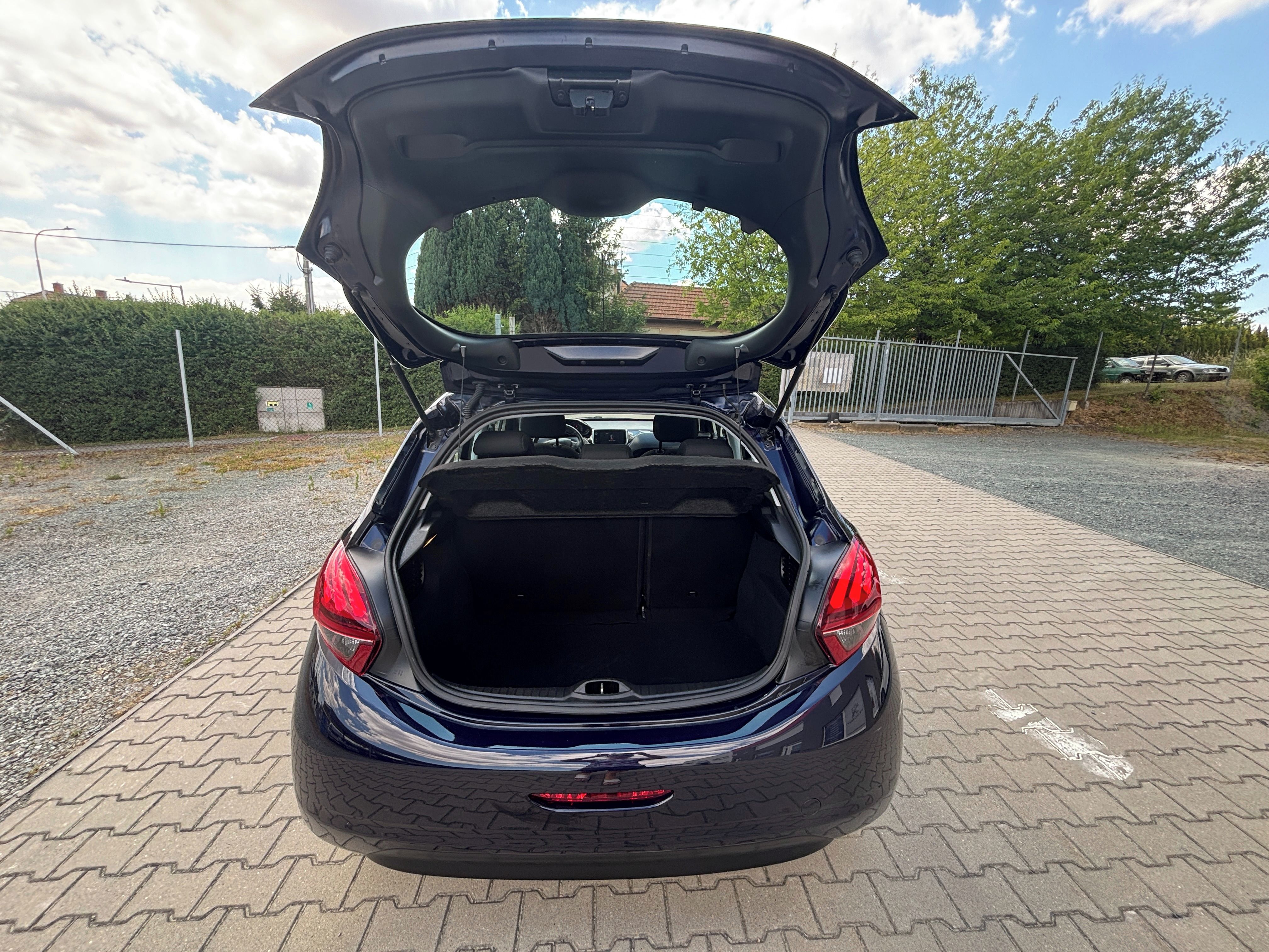 Peugeot 208, 1.2i klimatizace, 2x klíč - fotka 5