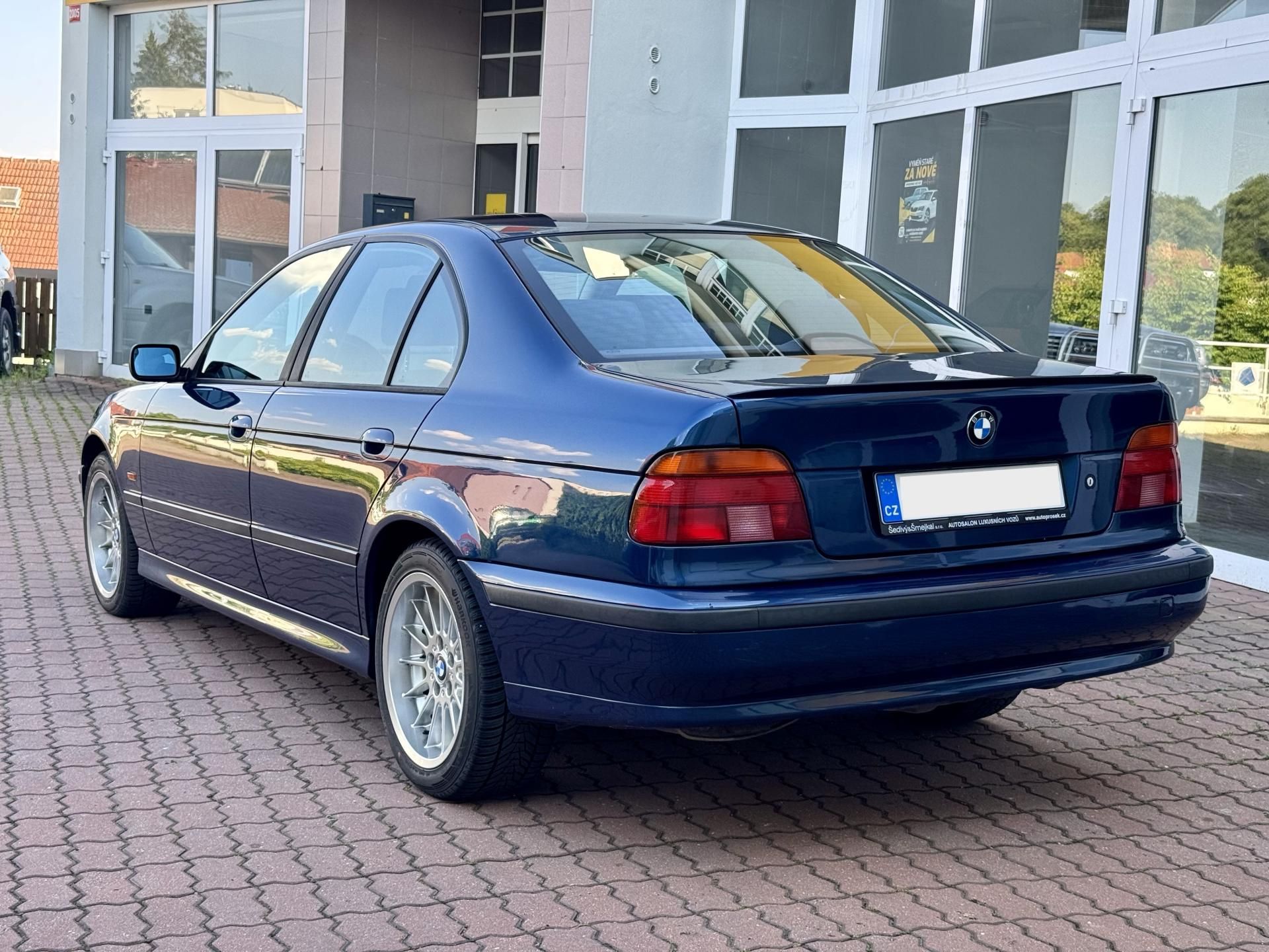 BMW Řada 5, 528i manuál RWD ČR - fotka 5