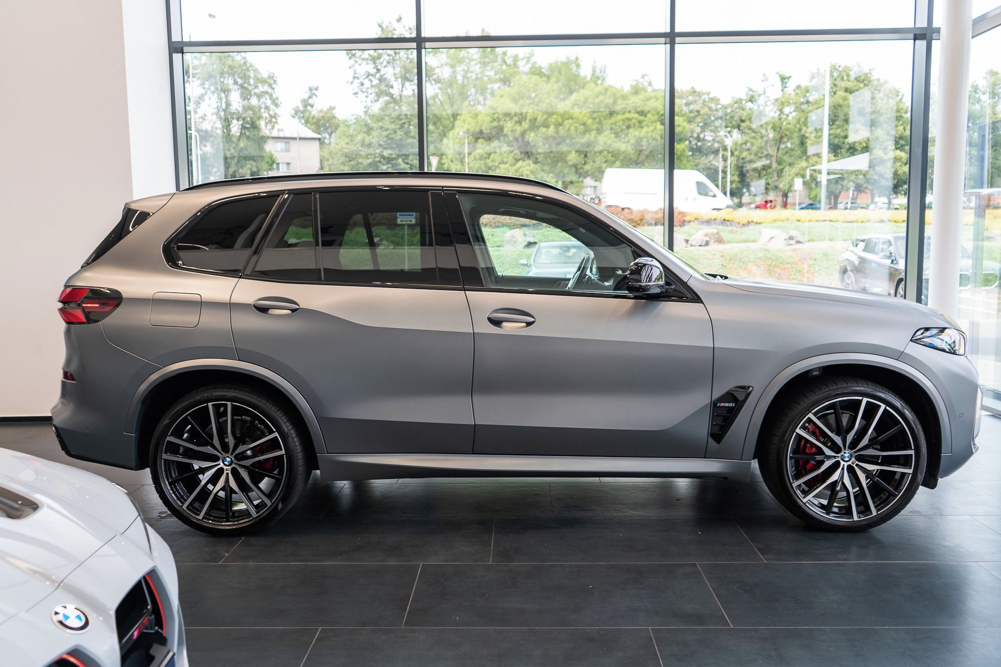 BMW X5, M60i - fotka 4