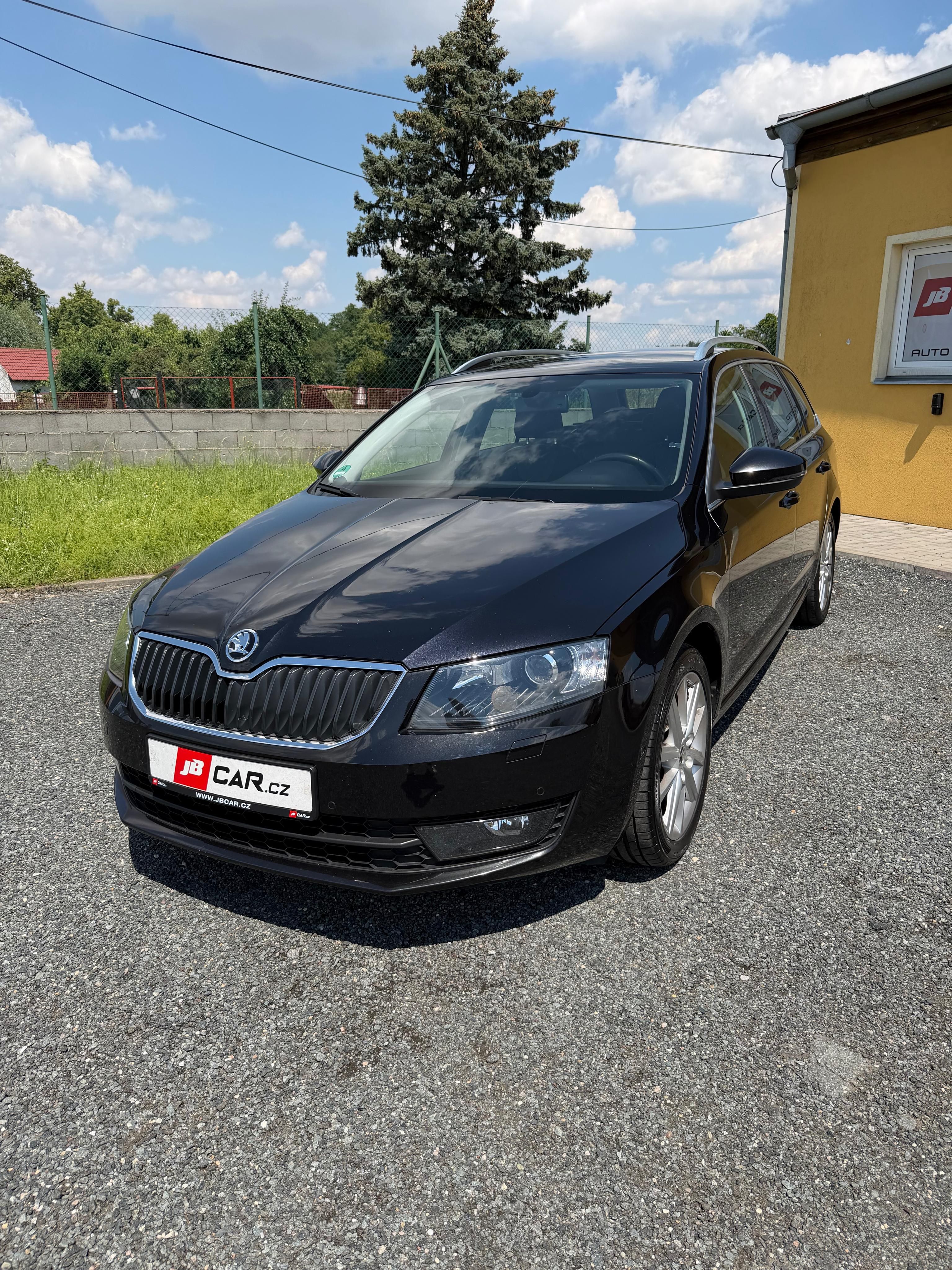 Škoda Octavia, 1.4 TSI 110 kW XEN NAVI 1.MAJ - fotka 2