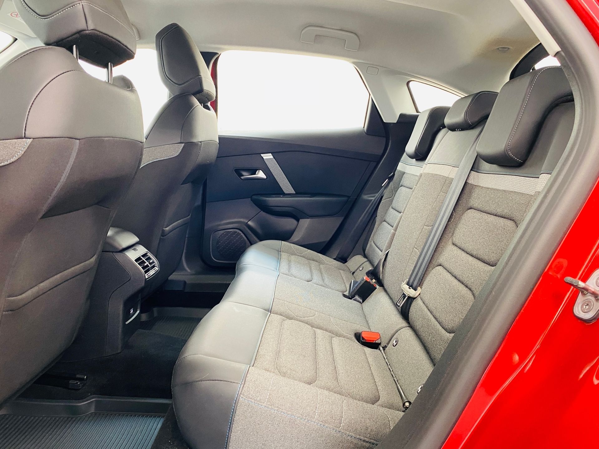 Citroën C4, 1.2 PureTech 96KW S&S ČR - fotka 6