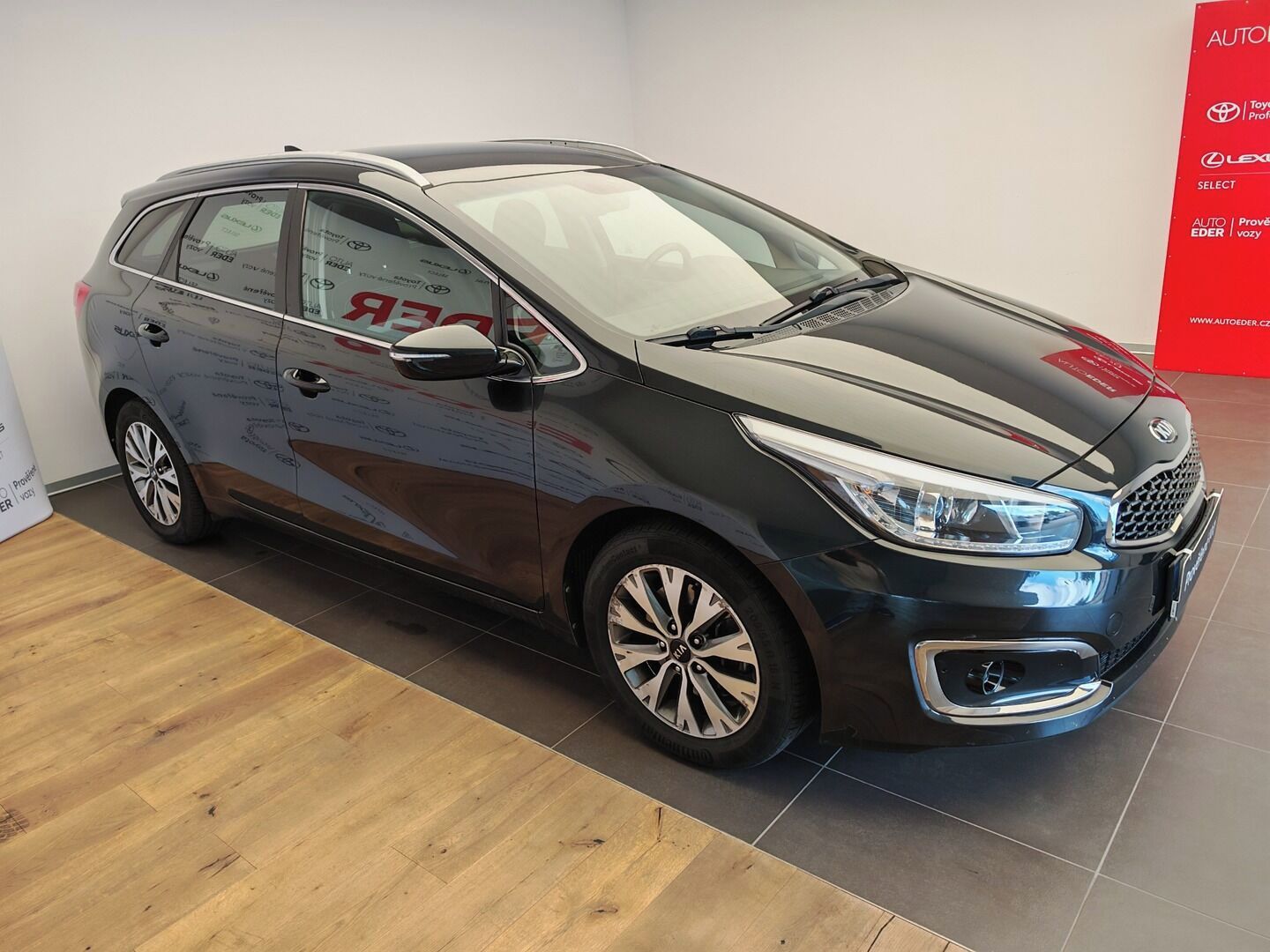 Kia Cee´d, 1.6 black pearl - fotka 3