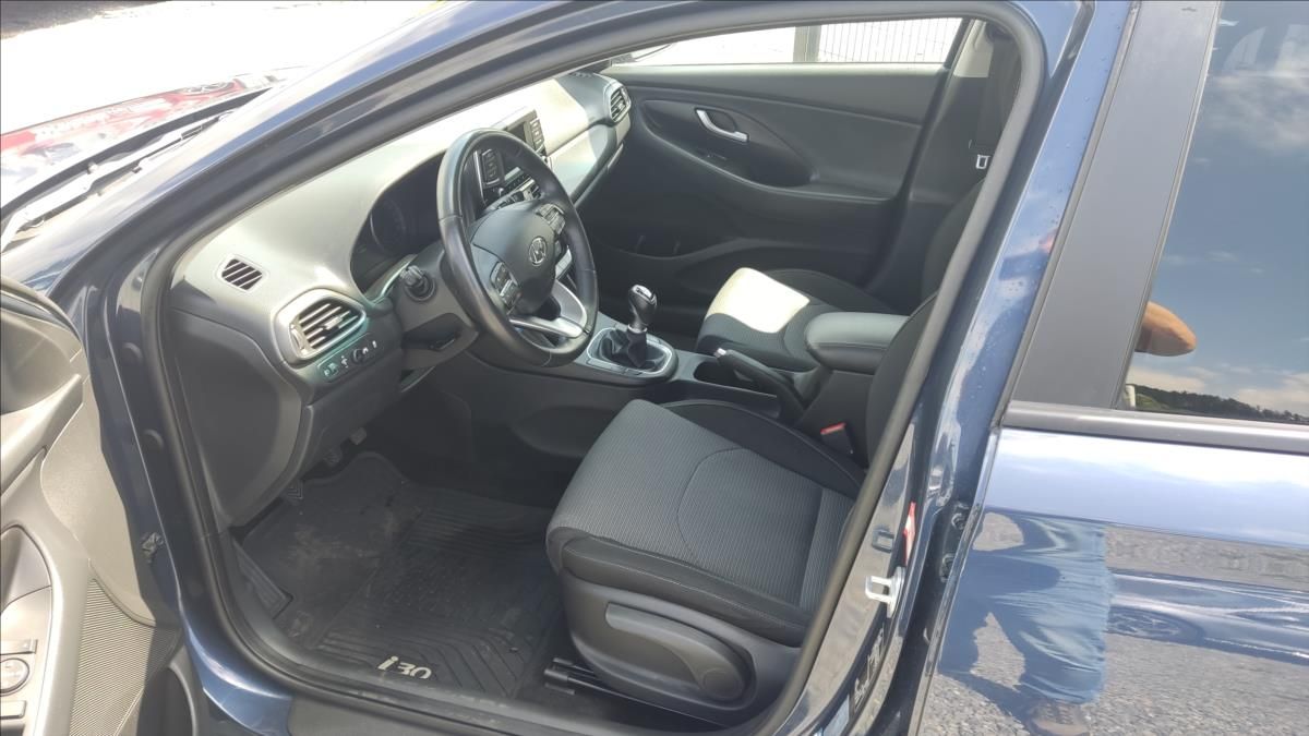 Hyundai i30, 1,0 T-GDI TRIKOLOR COMFORT - fotka 6