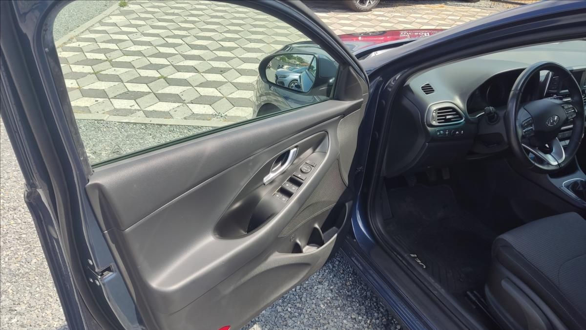 Hyundai i30, 1,0 T-GDI TRIKOLOR COMFORT - fotka 5