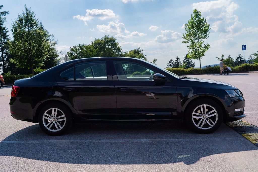 Škoda Octavia, 1.6 TDI - Servisováno - fotka 3